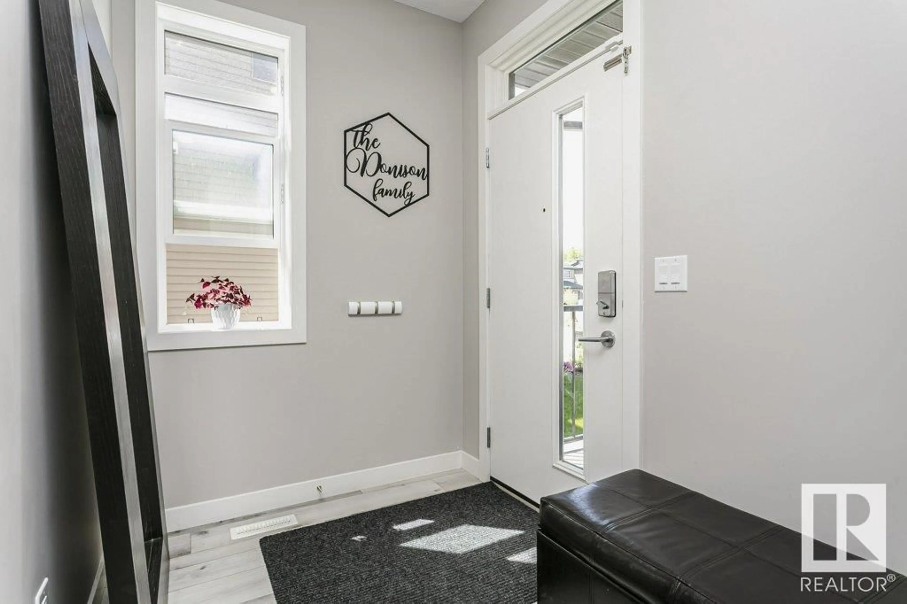 Indoor entryway for 6719 CRAWFORD WY, Edmonton Alberta T6W4L7