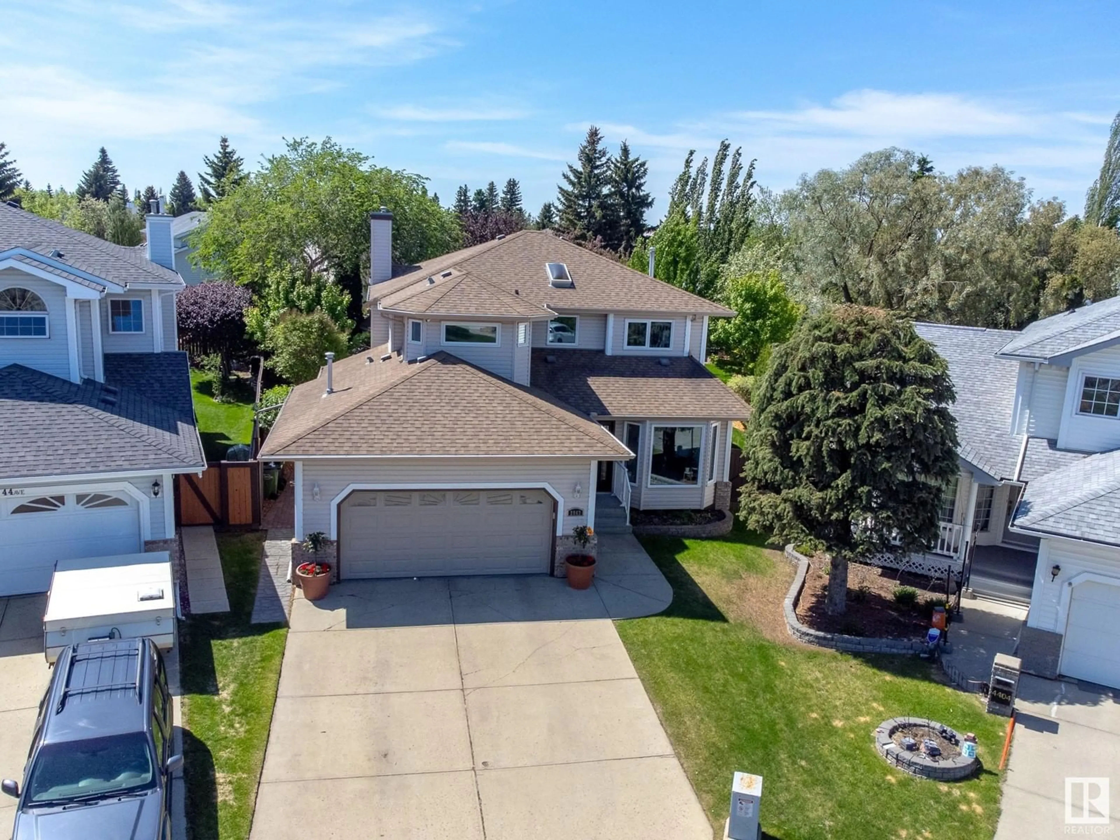 A pic from outside/outdoor area/front of a property/back of a property/a pic from drone, street for 2863 44 AV, Edmonton Alberta T6T1G9