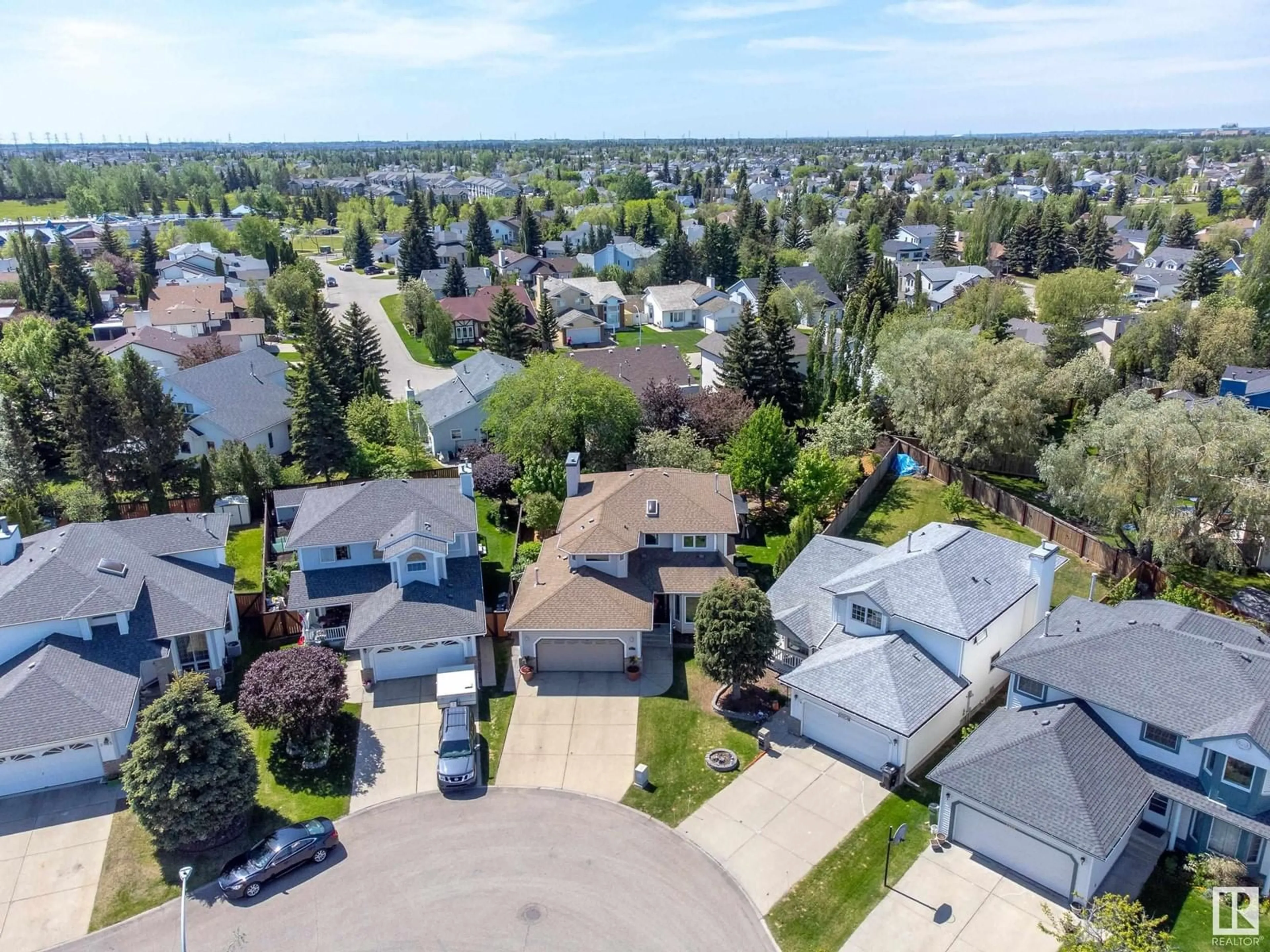 A pic from outside/outdoor area/front of a property/back of a property/a pic from drone, street for 2863 44 AV, Edmonton Alberta T6T1G9