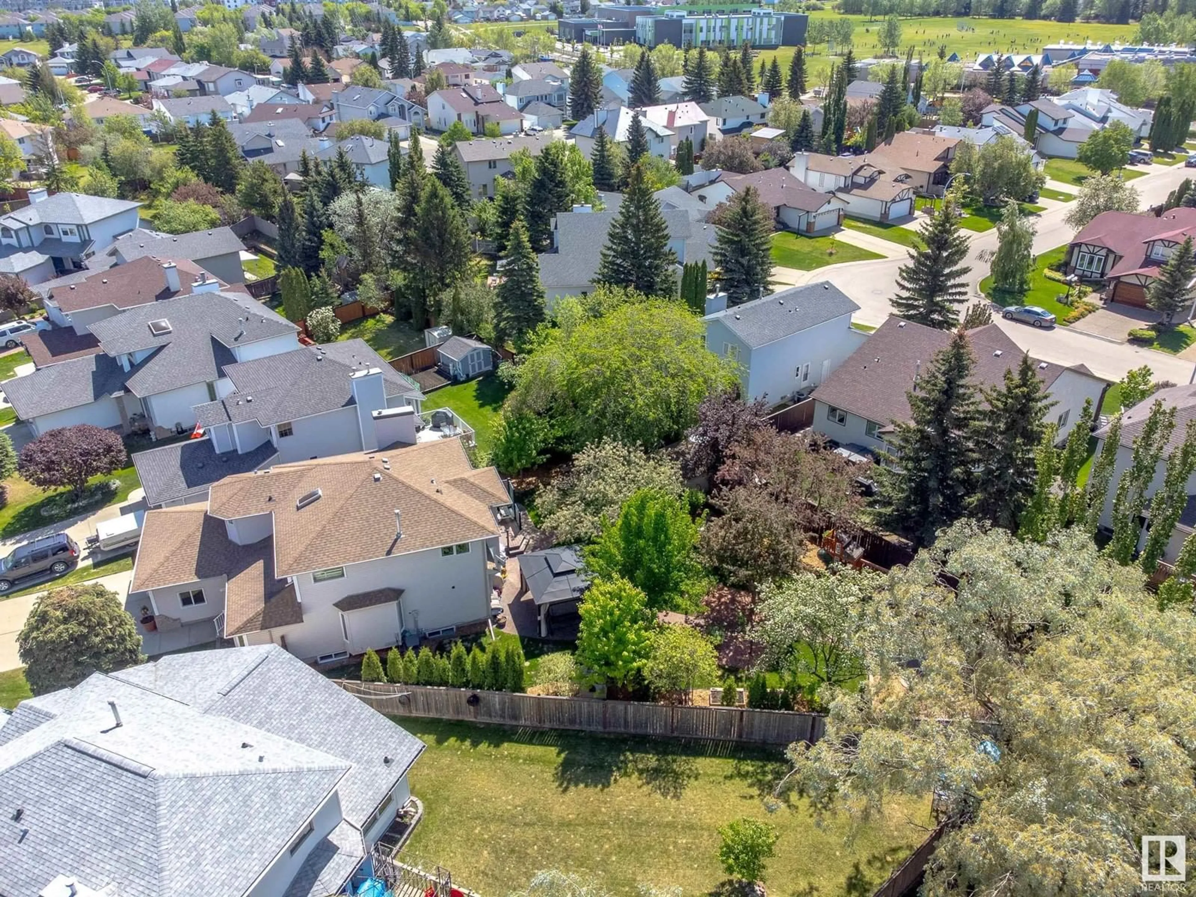 A pic from outside/outdoor area/front of a property/back of a property/a pic from drone, unknown for 2863 44 AV, Edmonton Alberta T6T1G9