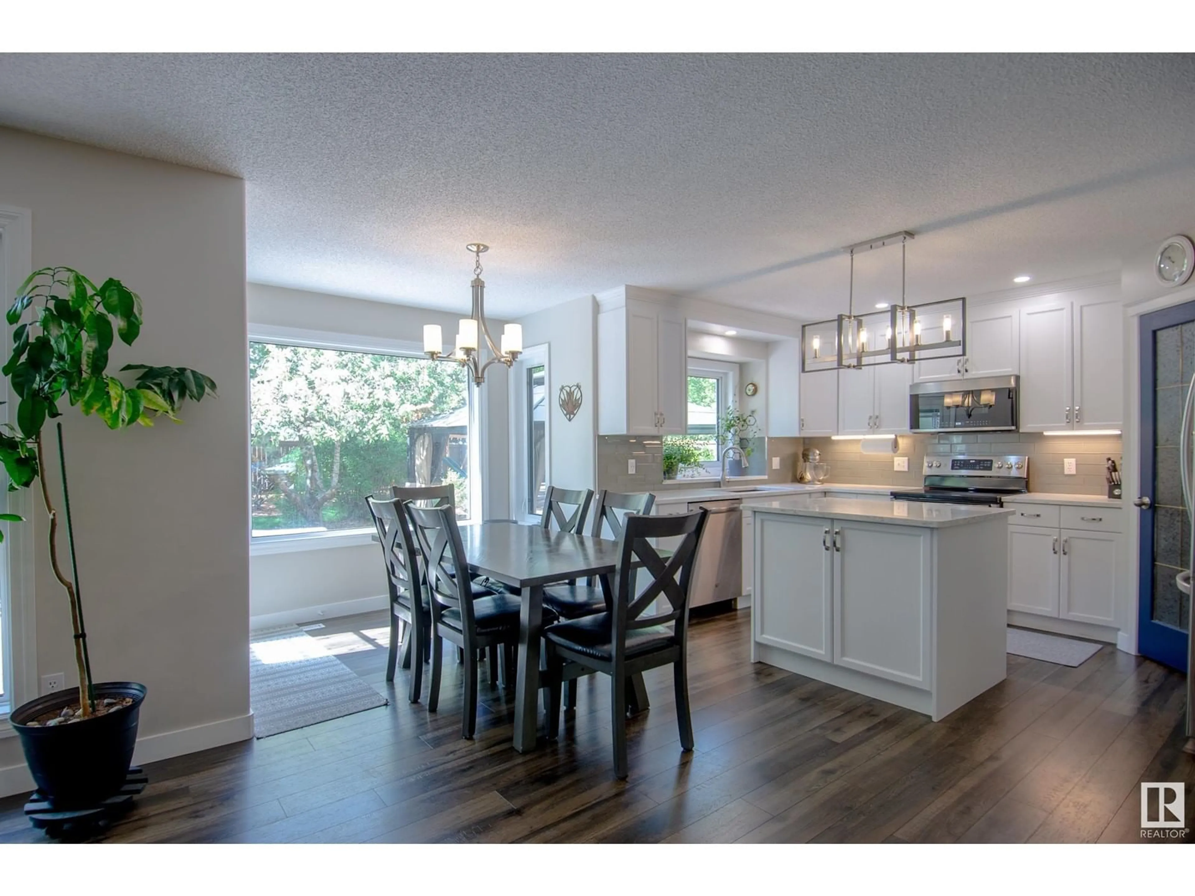 Open concept kitchen, unknown for 2863 44 AV, Edmonton Alberta T6T1G9