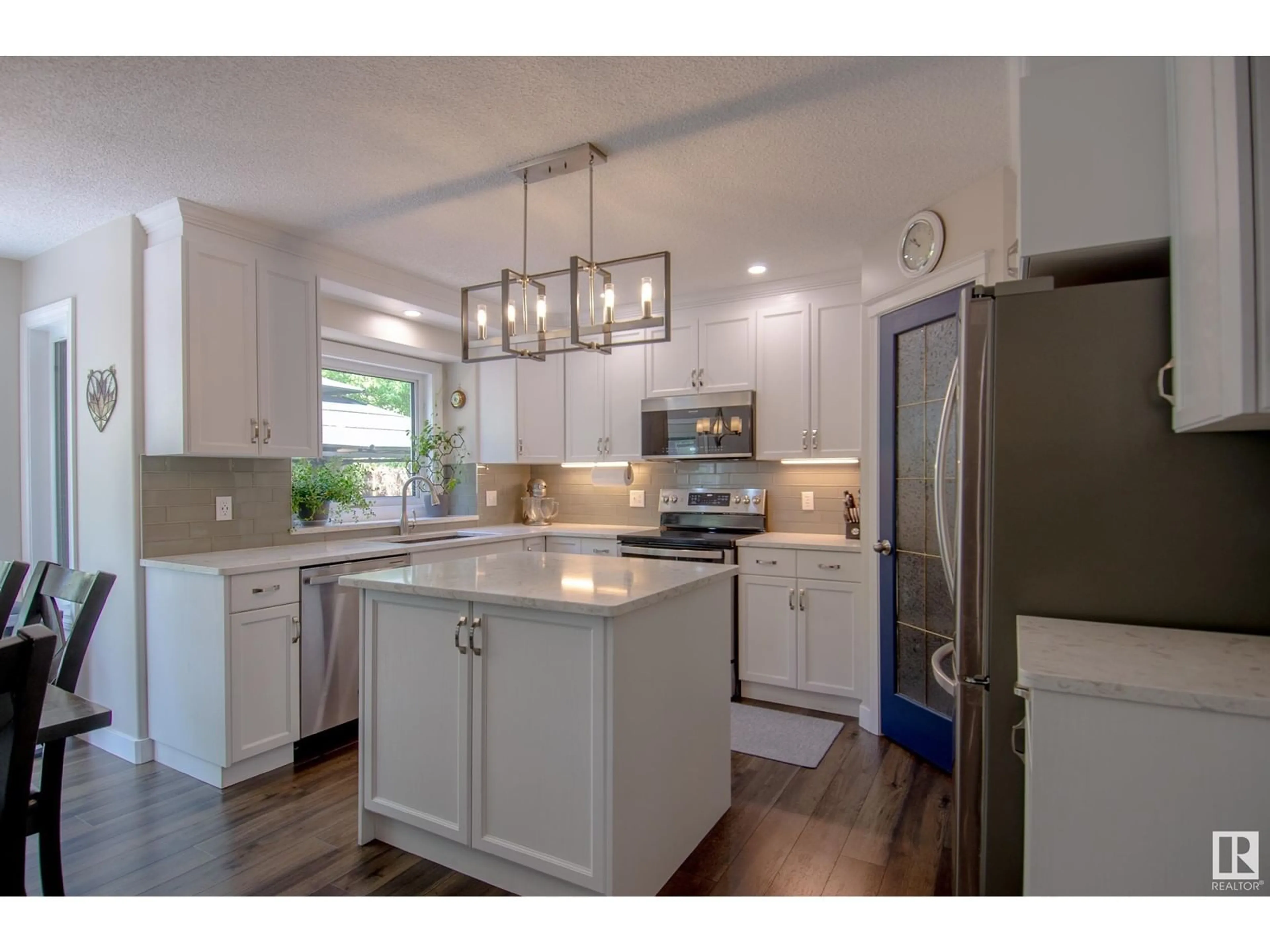 Open concept kitchen, unknown for 2863 44 AV, Edmonton Alberta T6T1G9