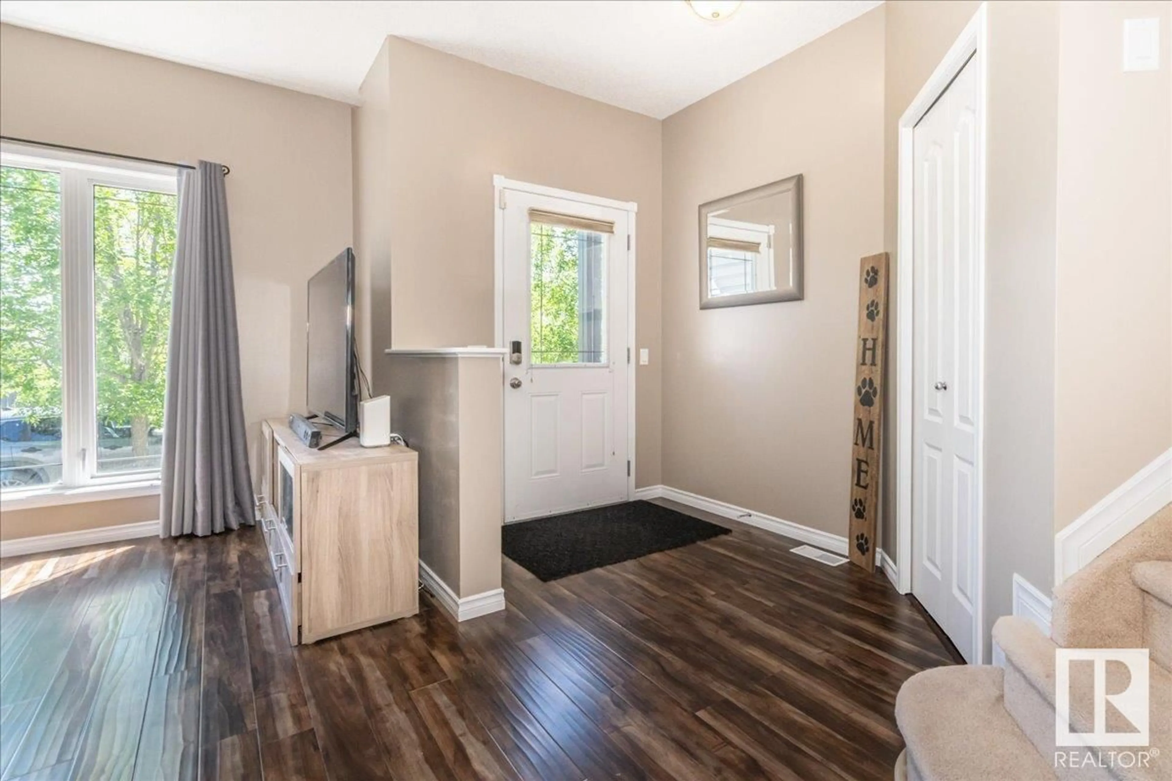 Indoor entryway for 26 BIRCHGLEN CR, Leduc Alberta T9E0C5