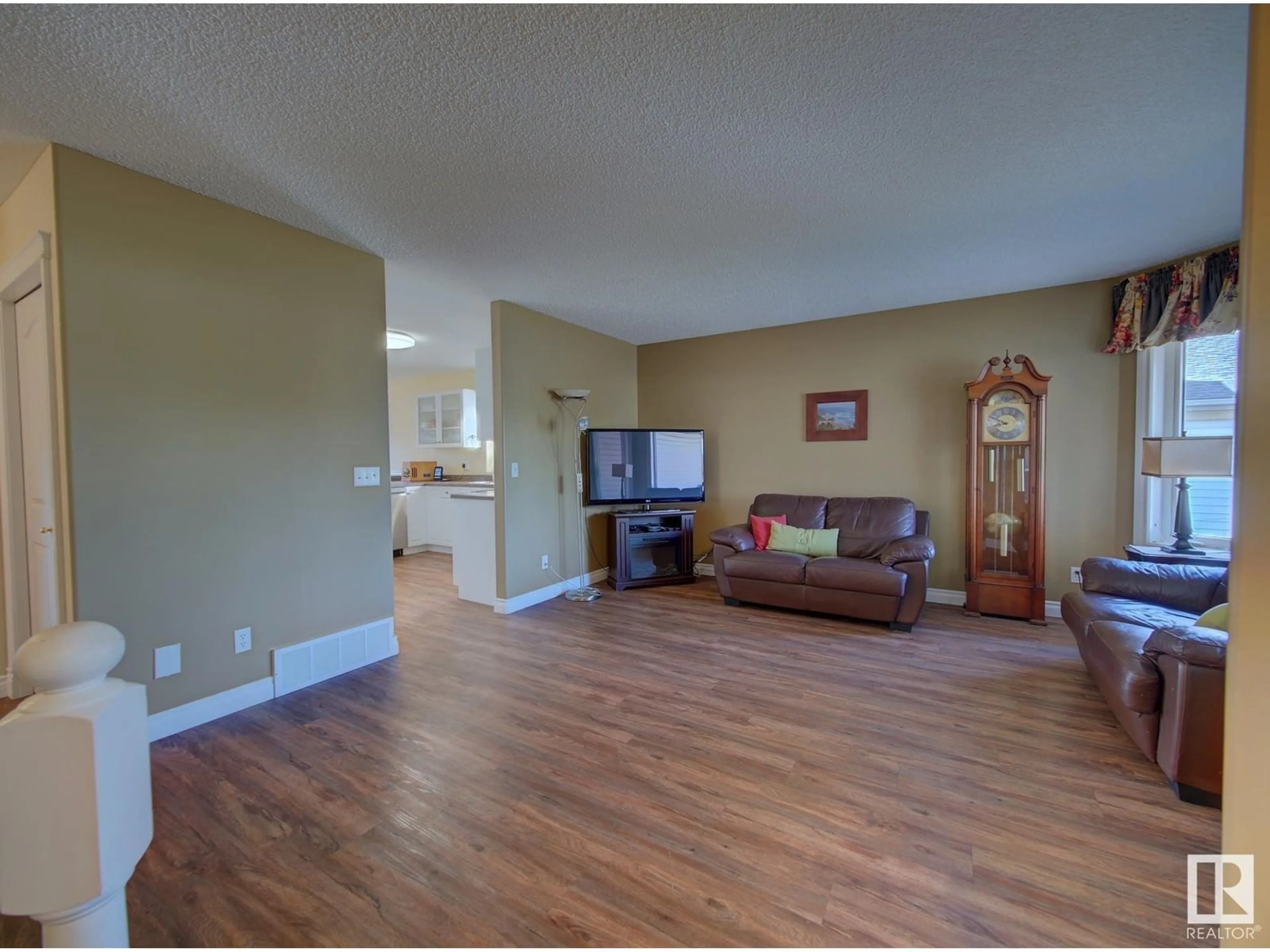 Living room with furniture, wood/laminate floor for 36 BRIDGEVIEW CR, Fort Saskatchewan Alberta T8L4S4