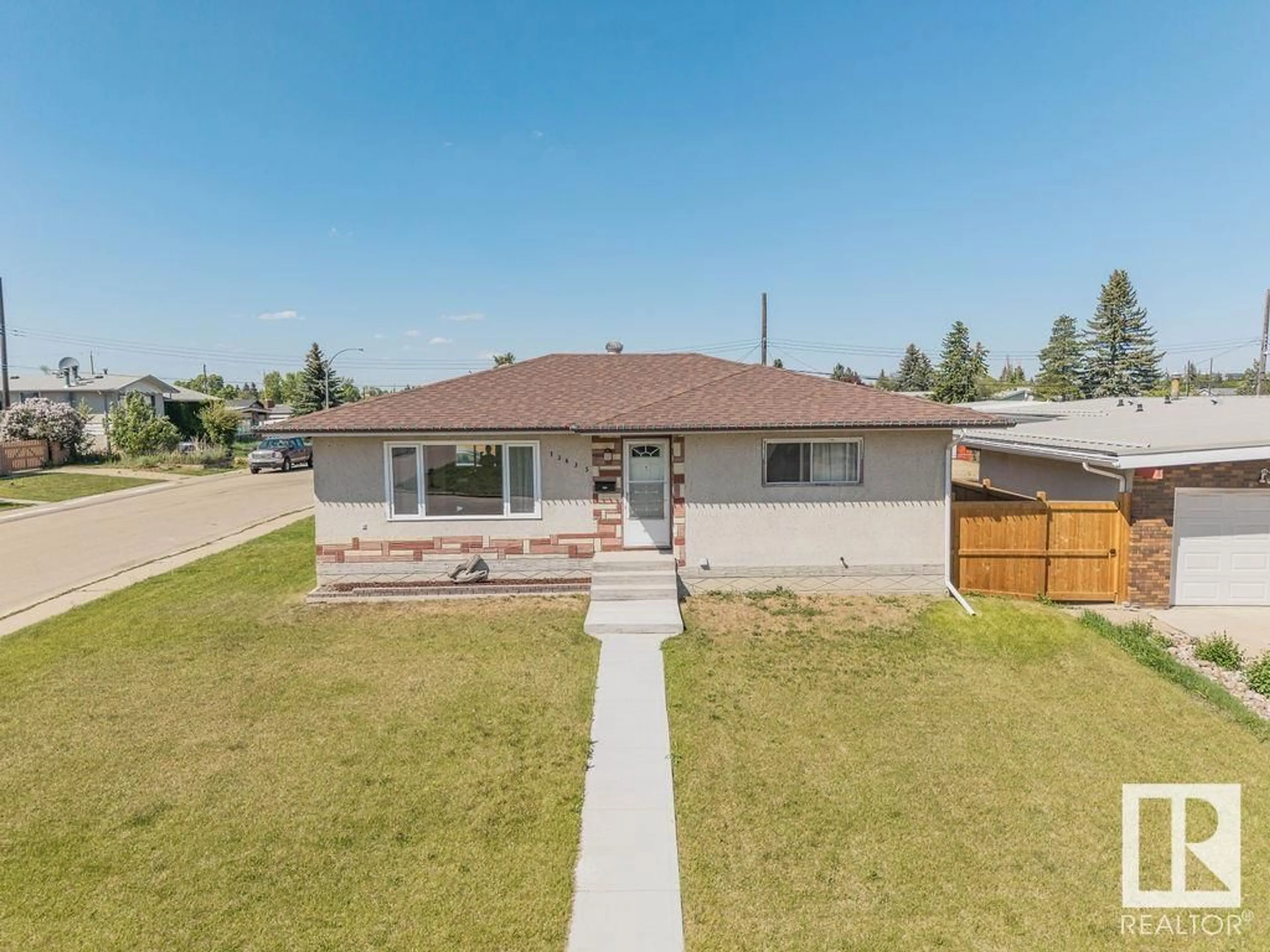 A pic from outside/outdoor area/front of a property/back of a property/a pic from drone, unknown for 13435 81 ST, Edmonton Alberta T5C1N8