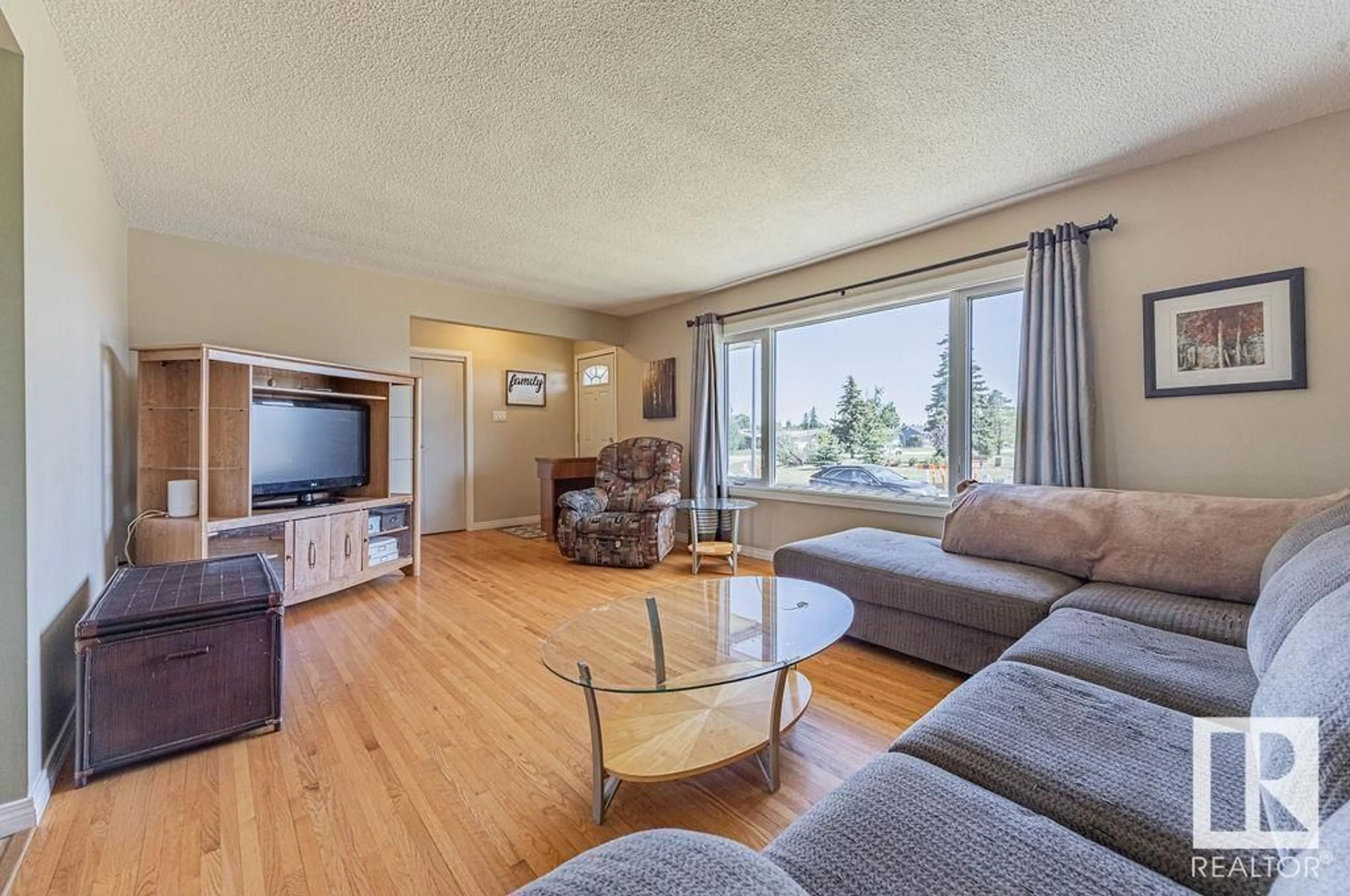 Living room with furniture, unknown for 13435 81 ST, Edmonton Alberta T5C1N8