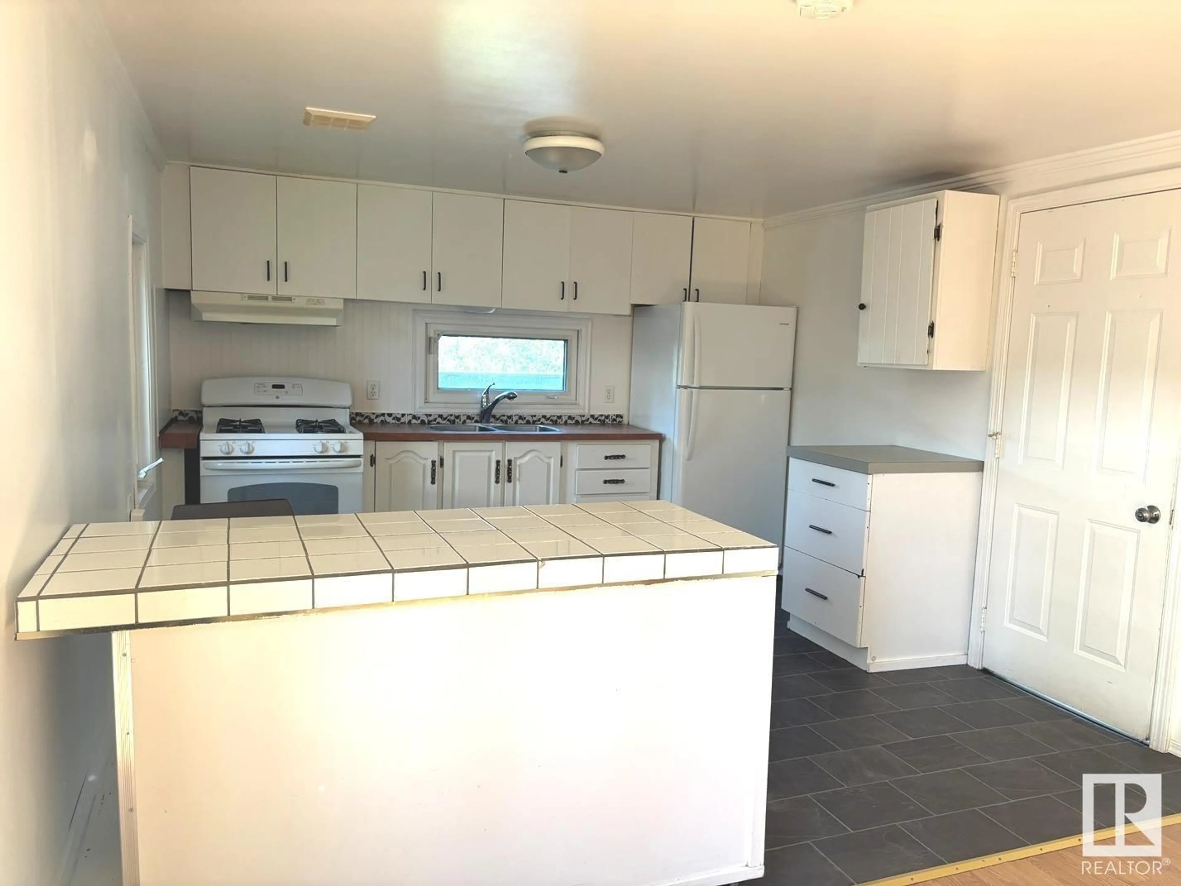 Unknown for 205 MAPLE CRES, Breton Alberta T0C0P0