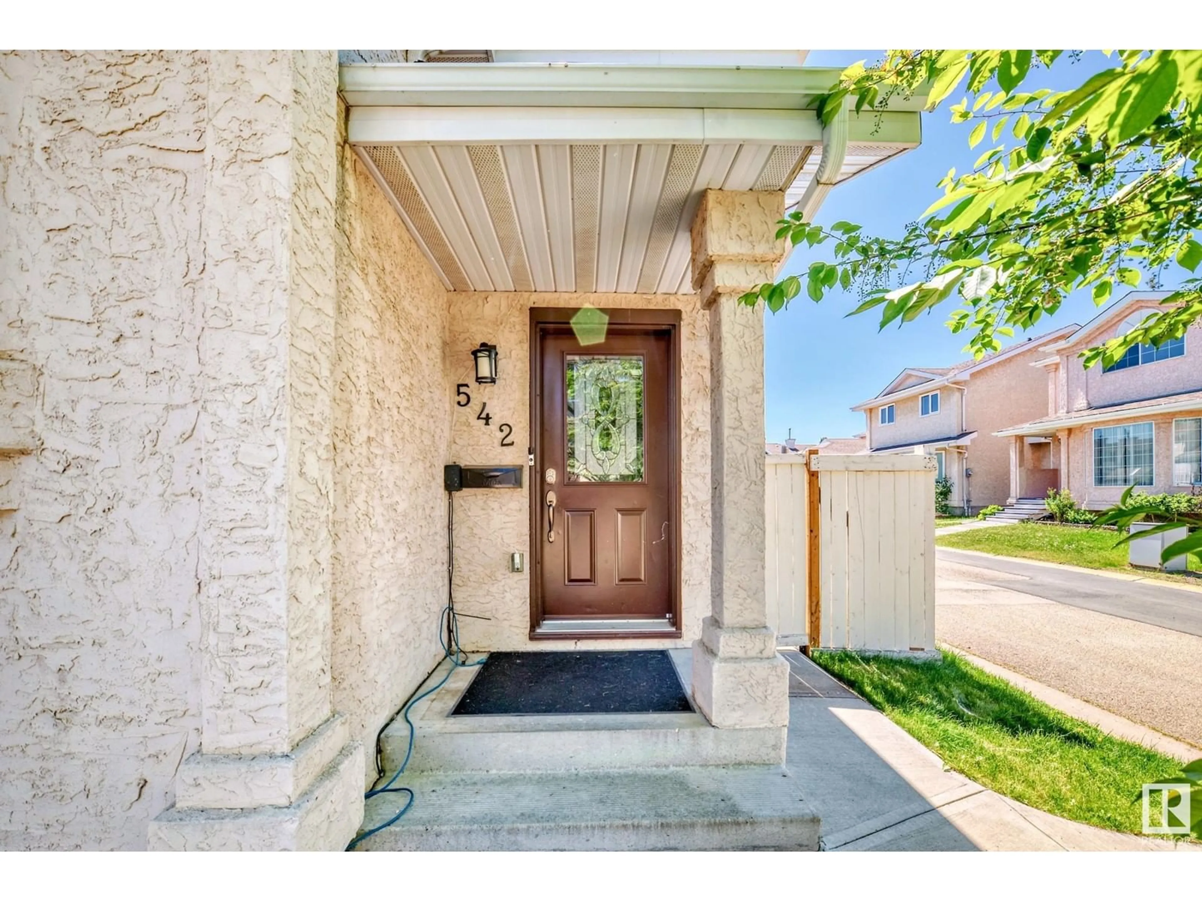 Indoor entryway for NW - 542 RIVER PT, Edmonton Alberta T5A4Z3