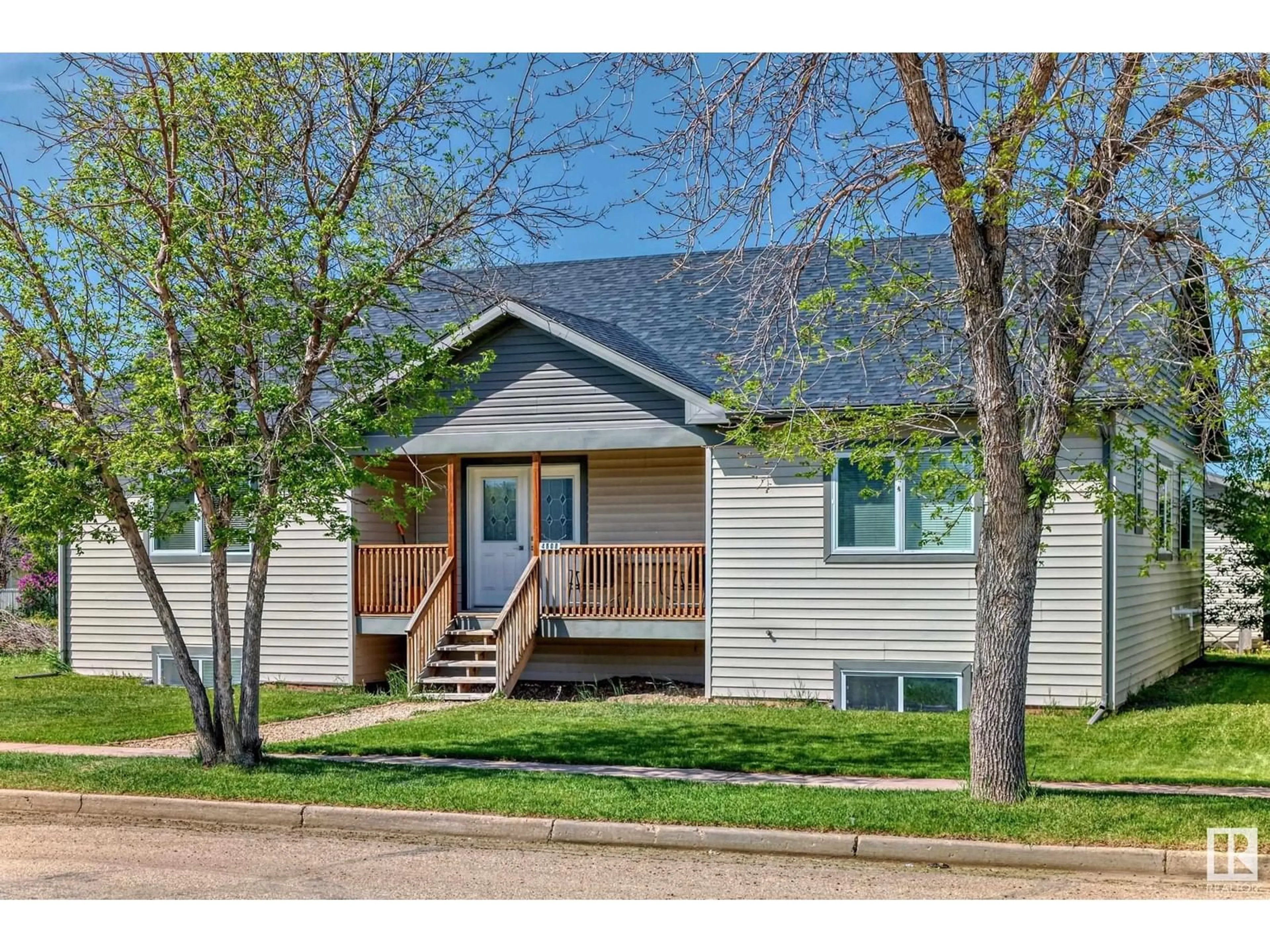 Home with vinyl exterior material, street for 4808 50 AV, Lamont Alberta T0B2R0