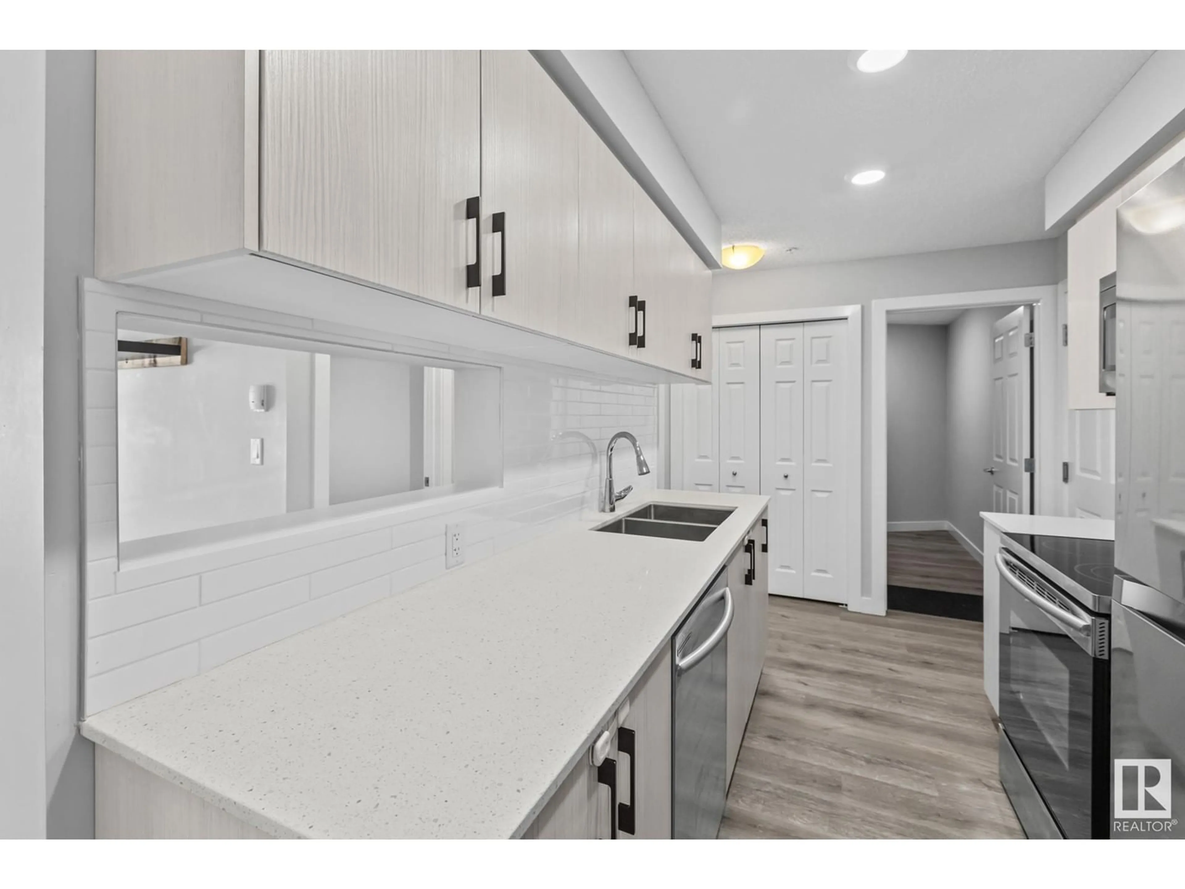 Unknown for 320 - 11511 27 AV, Edmonton Alberta T6J7J8