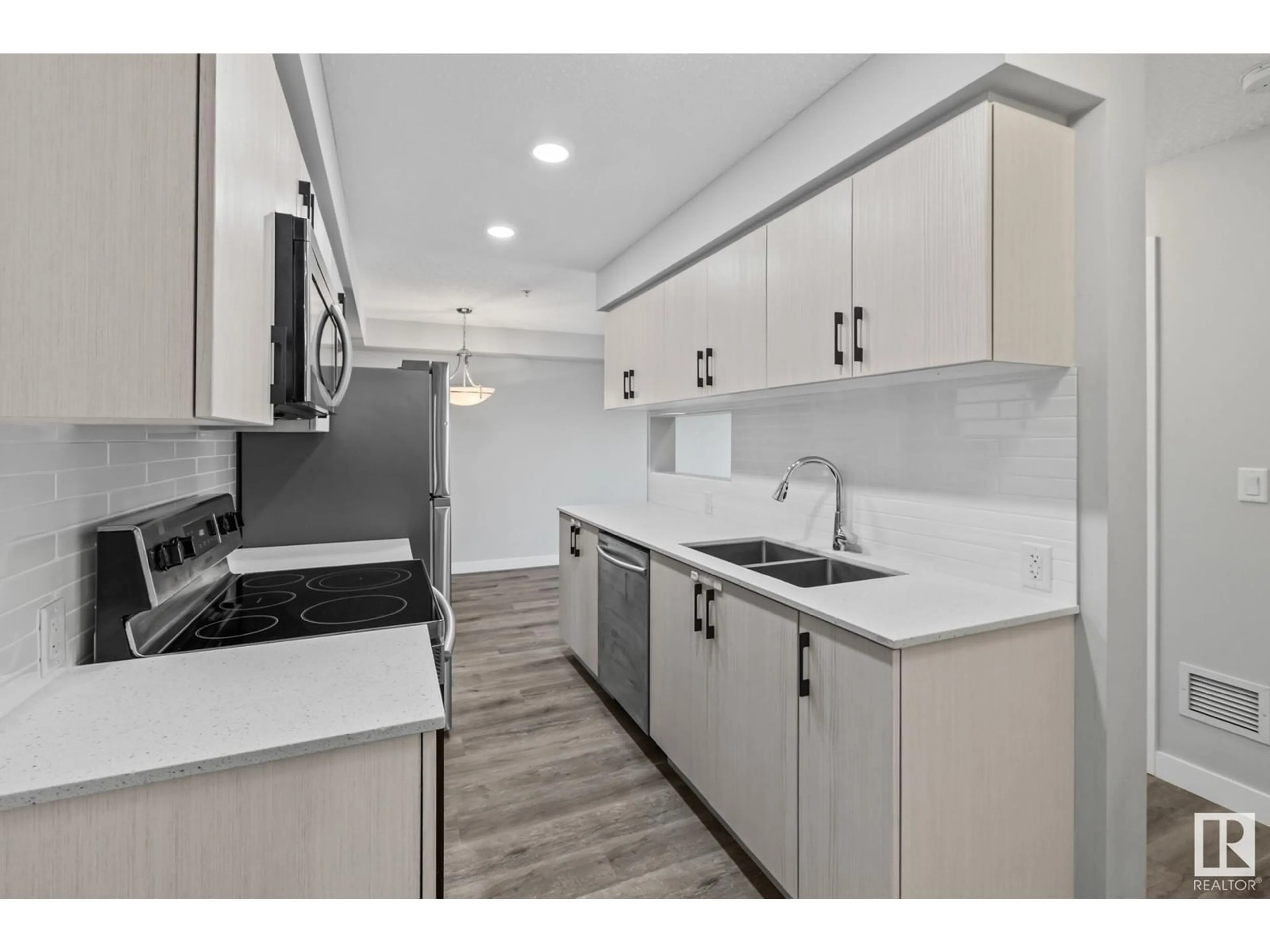 Standard kitchen, unknown for 320 - 11511 27 AV, Edmonton Alberta T6J7J8