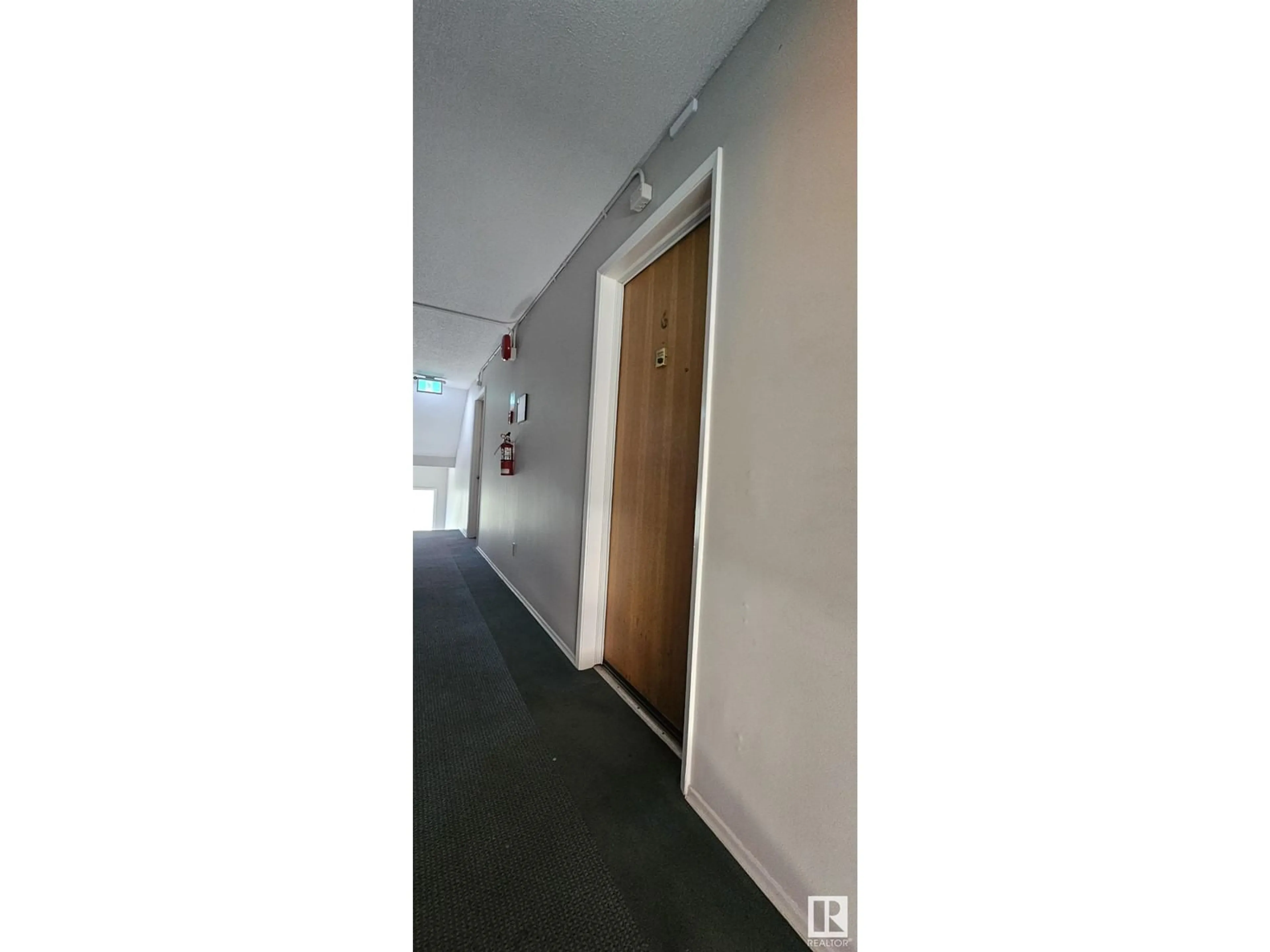 Indoor foyer for #6 - 15916 109 AV, Edmonton Alberta T5P1B7