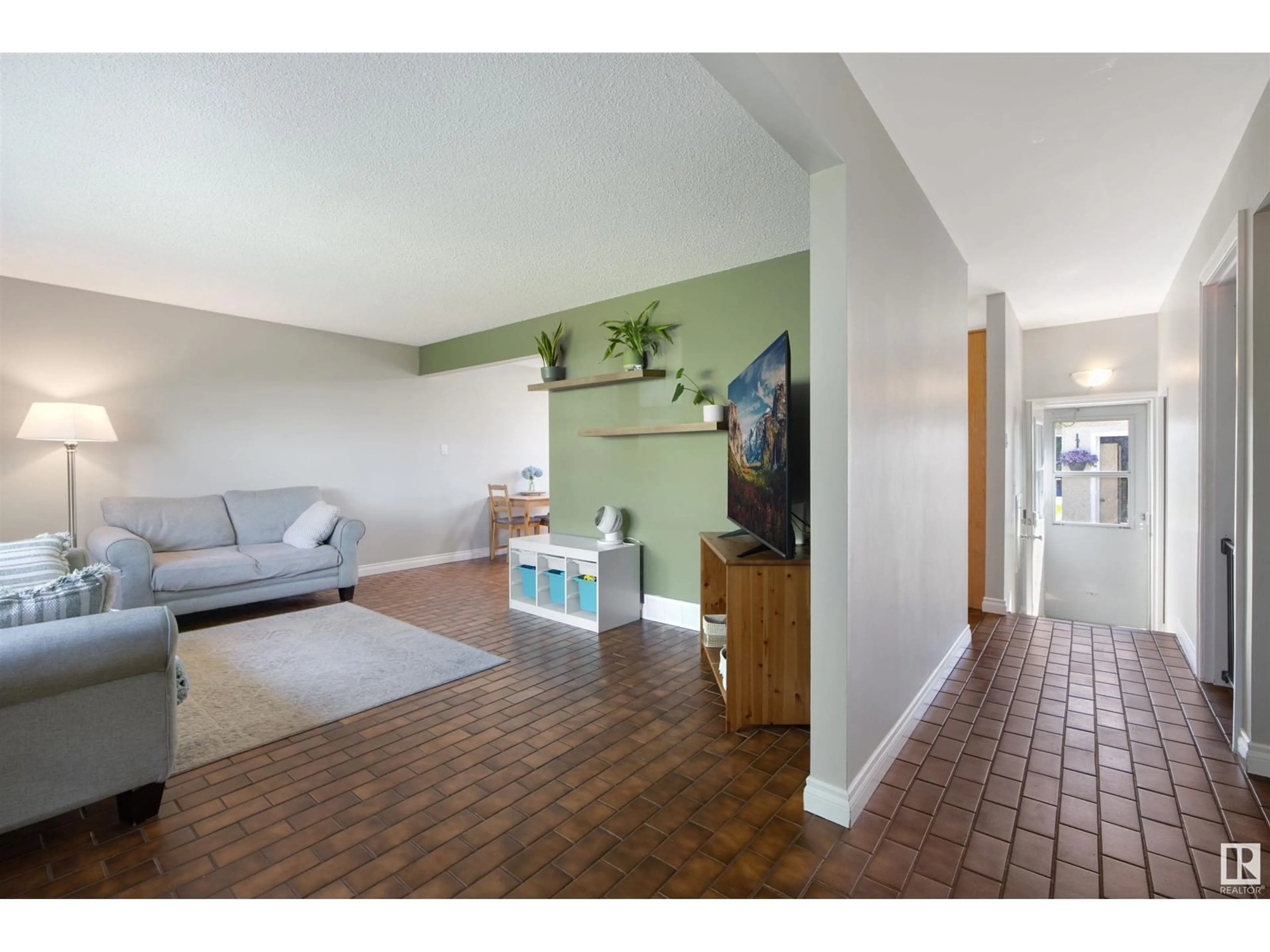 Unknown for 13215 72 ST, Edmonton Alberta T5C0R1
