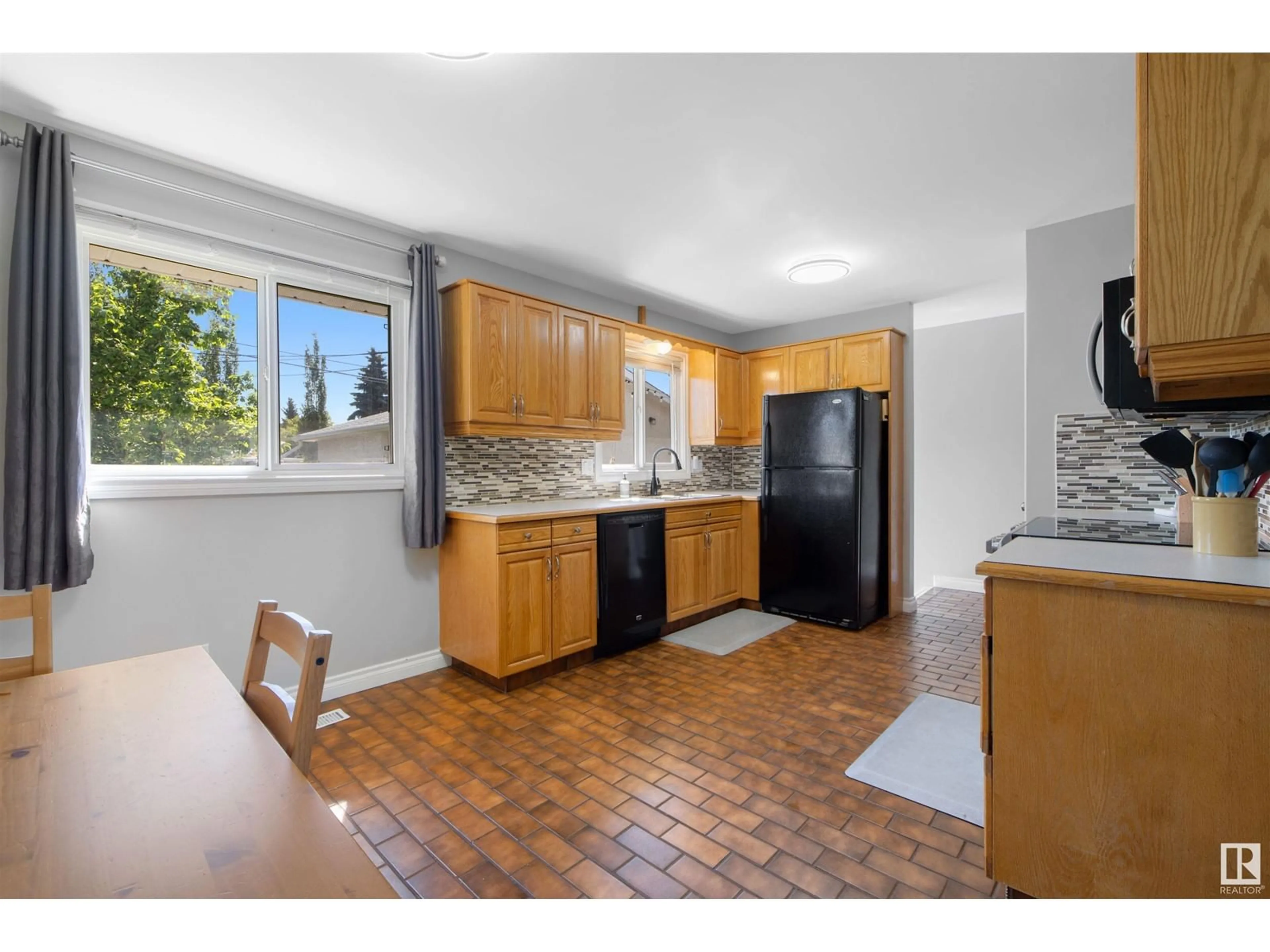 Unknown for 13215 72 ST, Edmonton Alberta T5C0R1