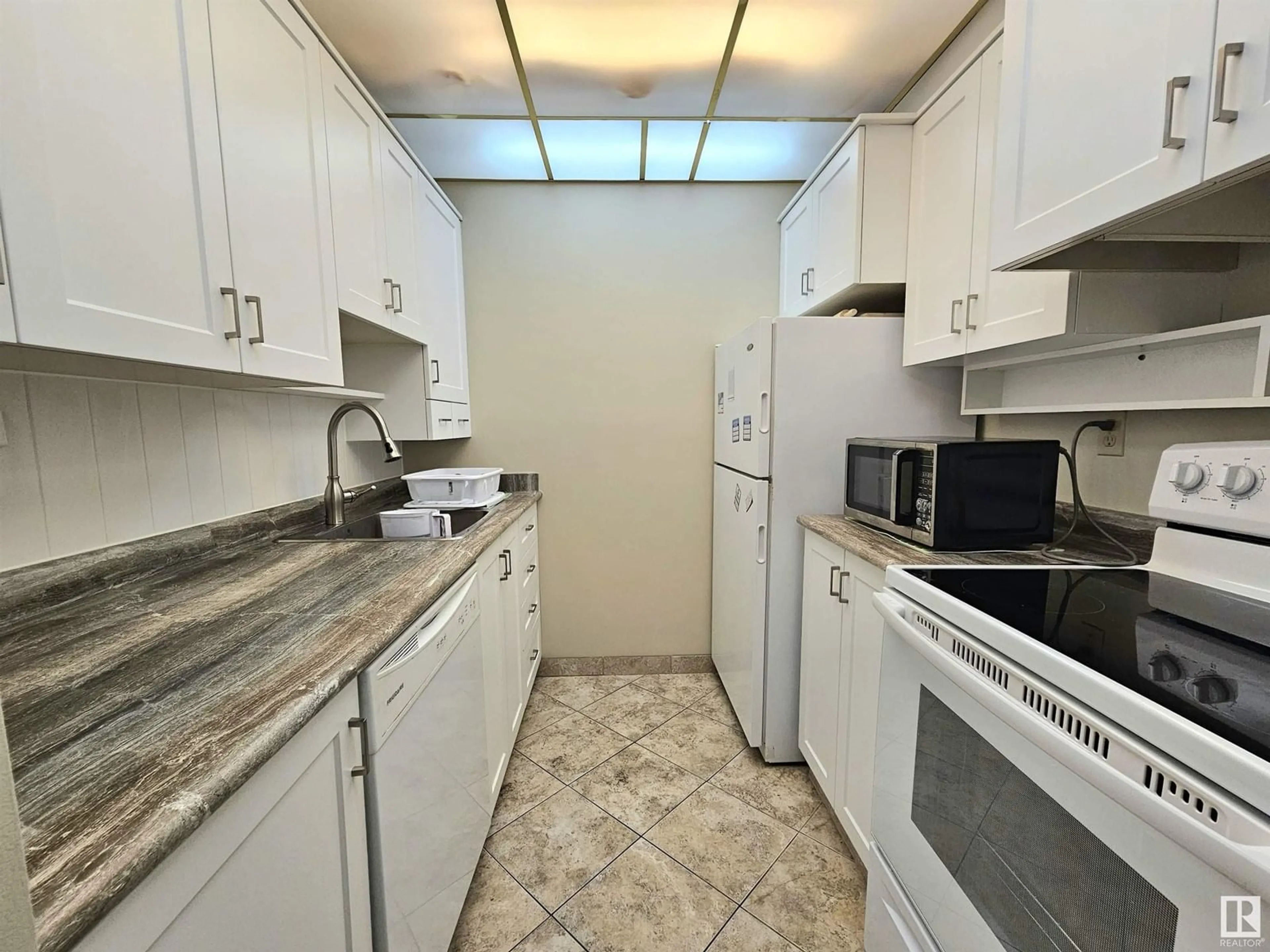 Standard kitchen, unknown for 905 - 10045 117 ST, Edmonton Alberta T5K1W8
