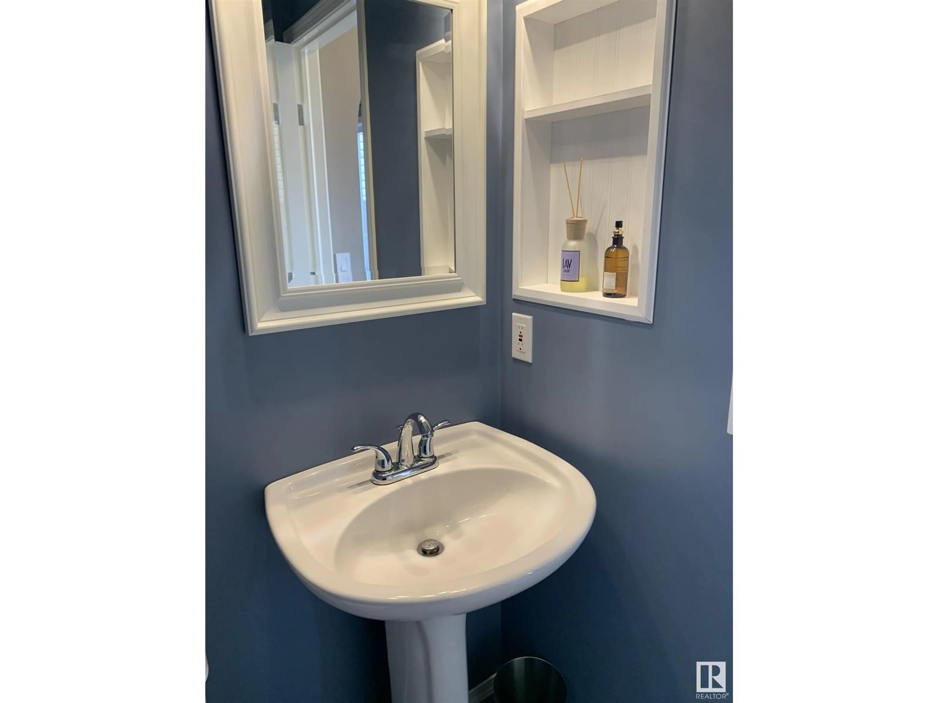 Standard bathroom, unknown for 207 ARBOUR MEADOWS CL, Calgary Alberta T3G5J3