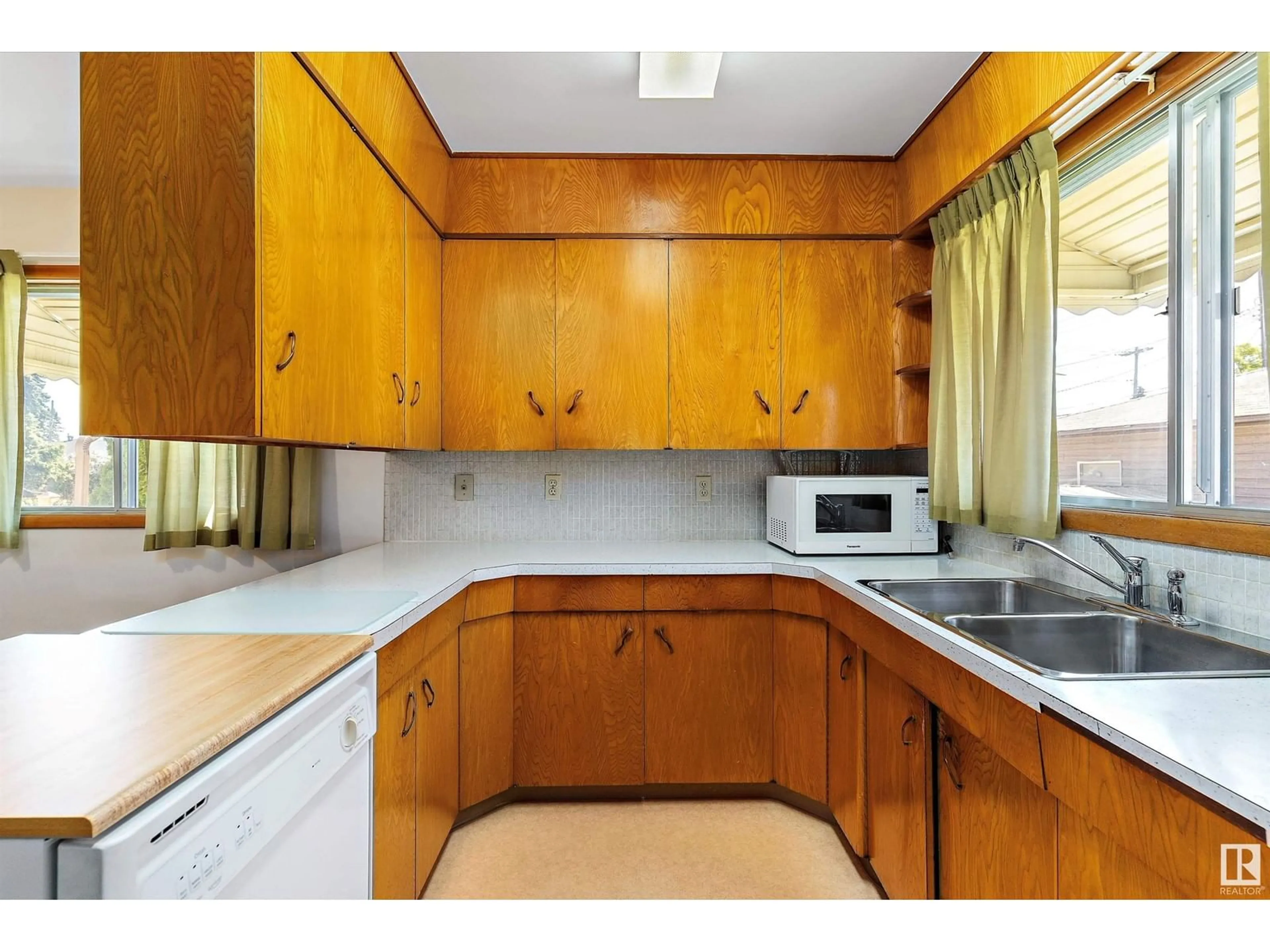 Standard kitchen, unknown for 8404 71 ST, Edmonton Alberta T6B1X4