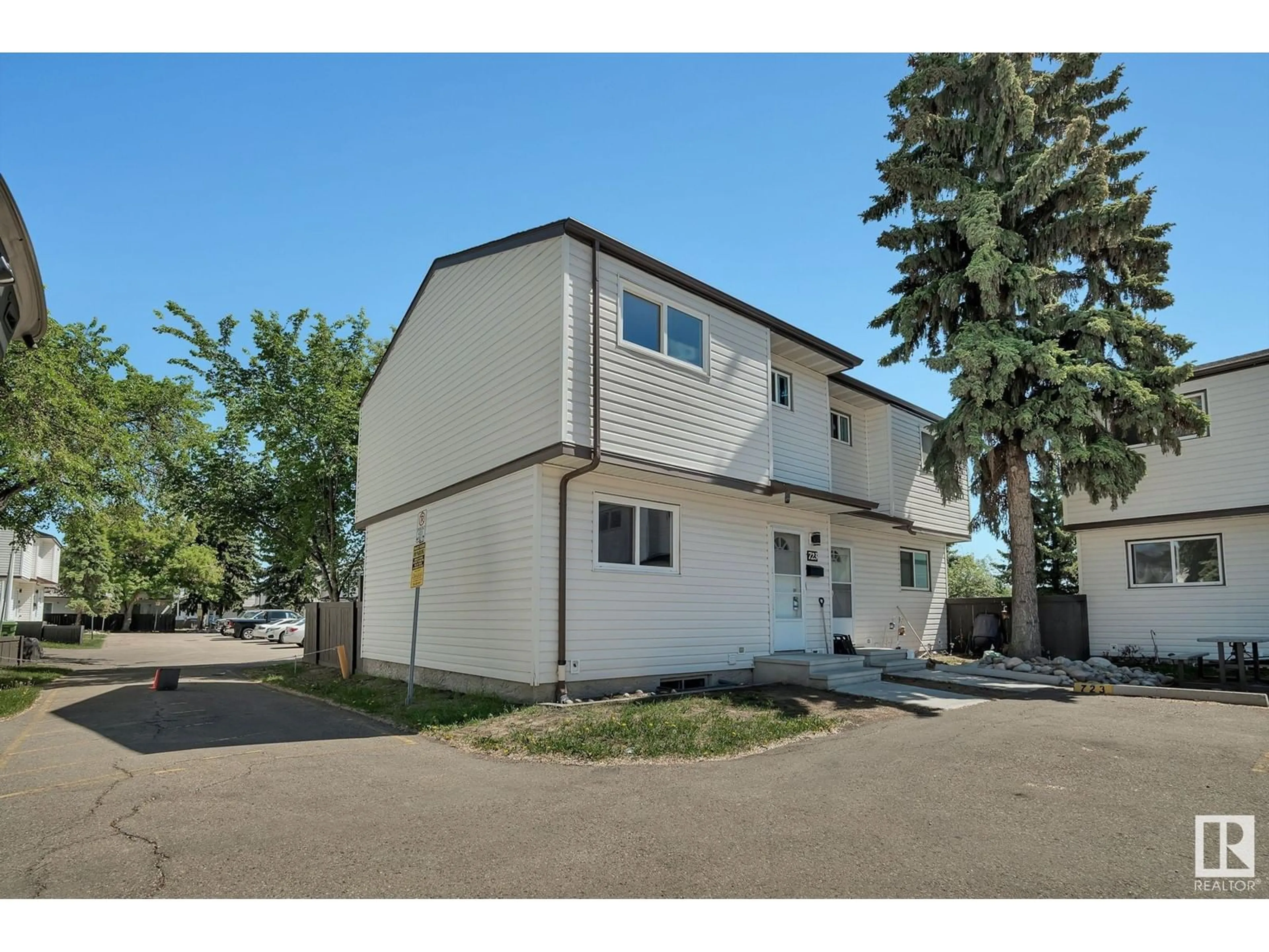 Unknown for 723 CLAREVIEW RD, Edmonton Alberta T5A3S6