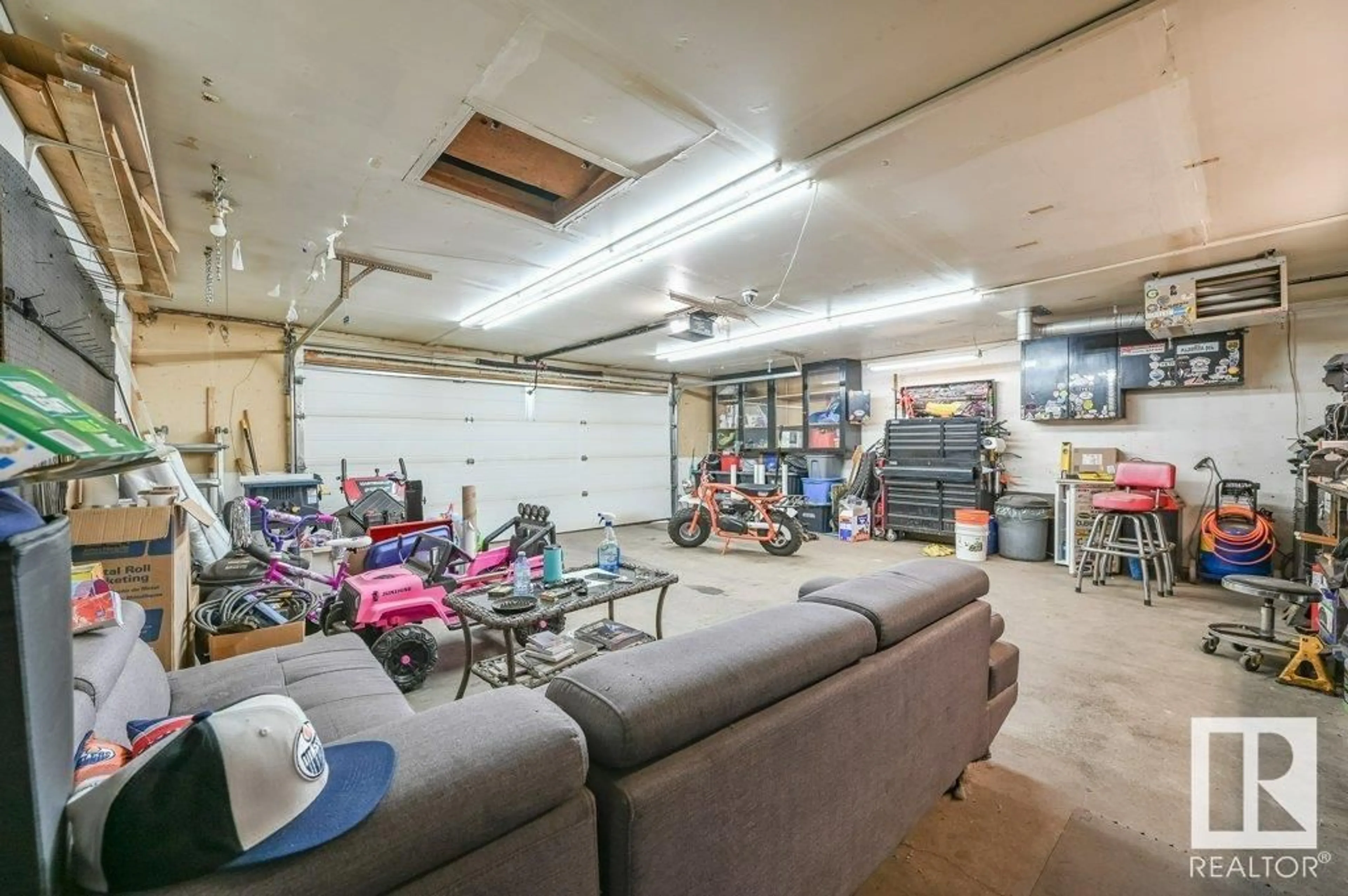 Indoor garage for 9304 128A AV, Edmonton Alberta T5E0J9
