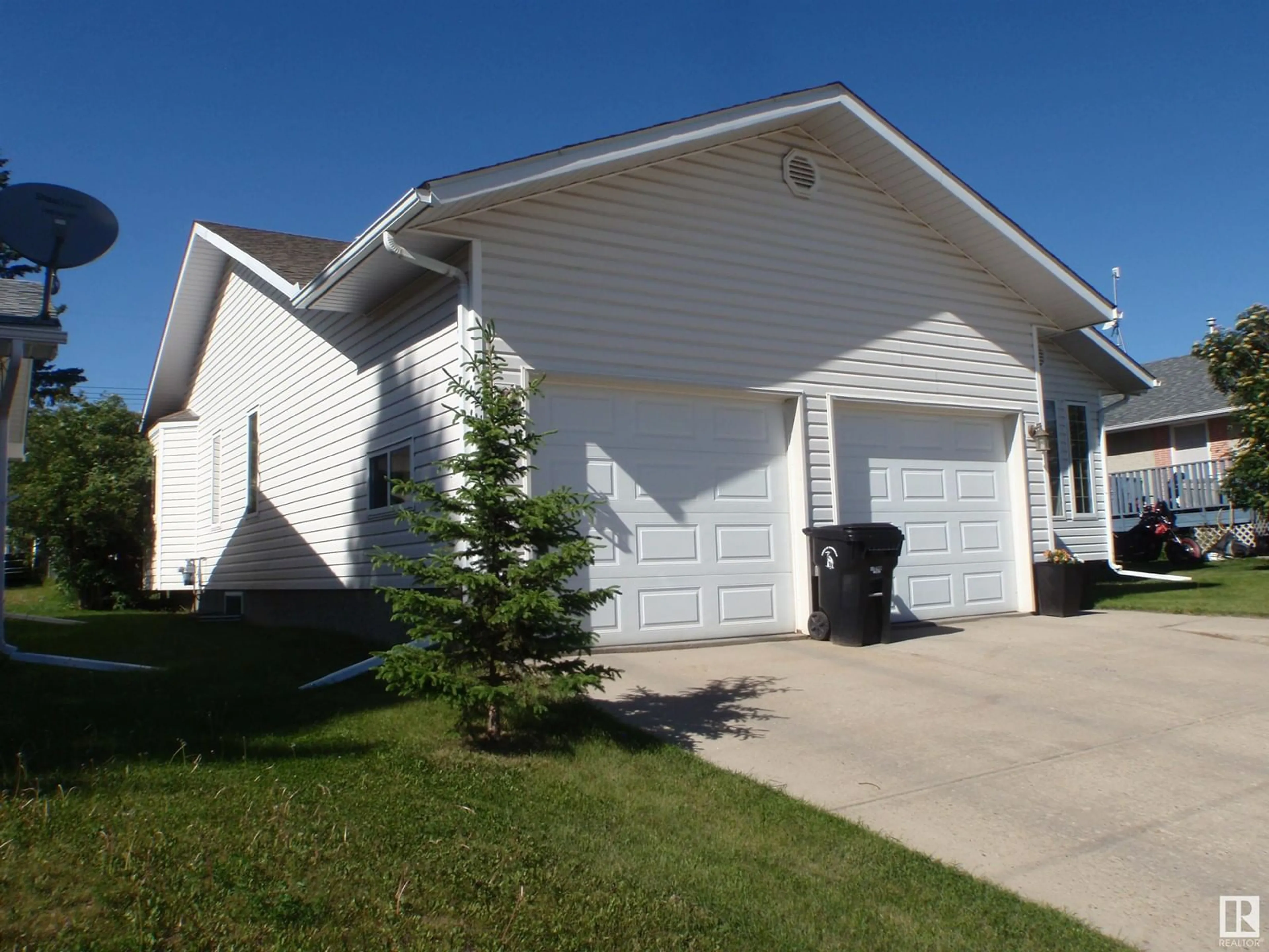 Home with vinyl exterior material, street for 4412 53 AV, Barrhead Alberta T7N1J8