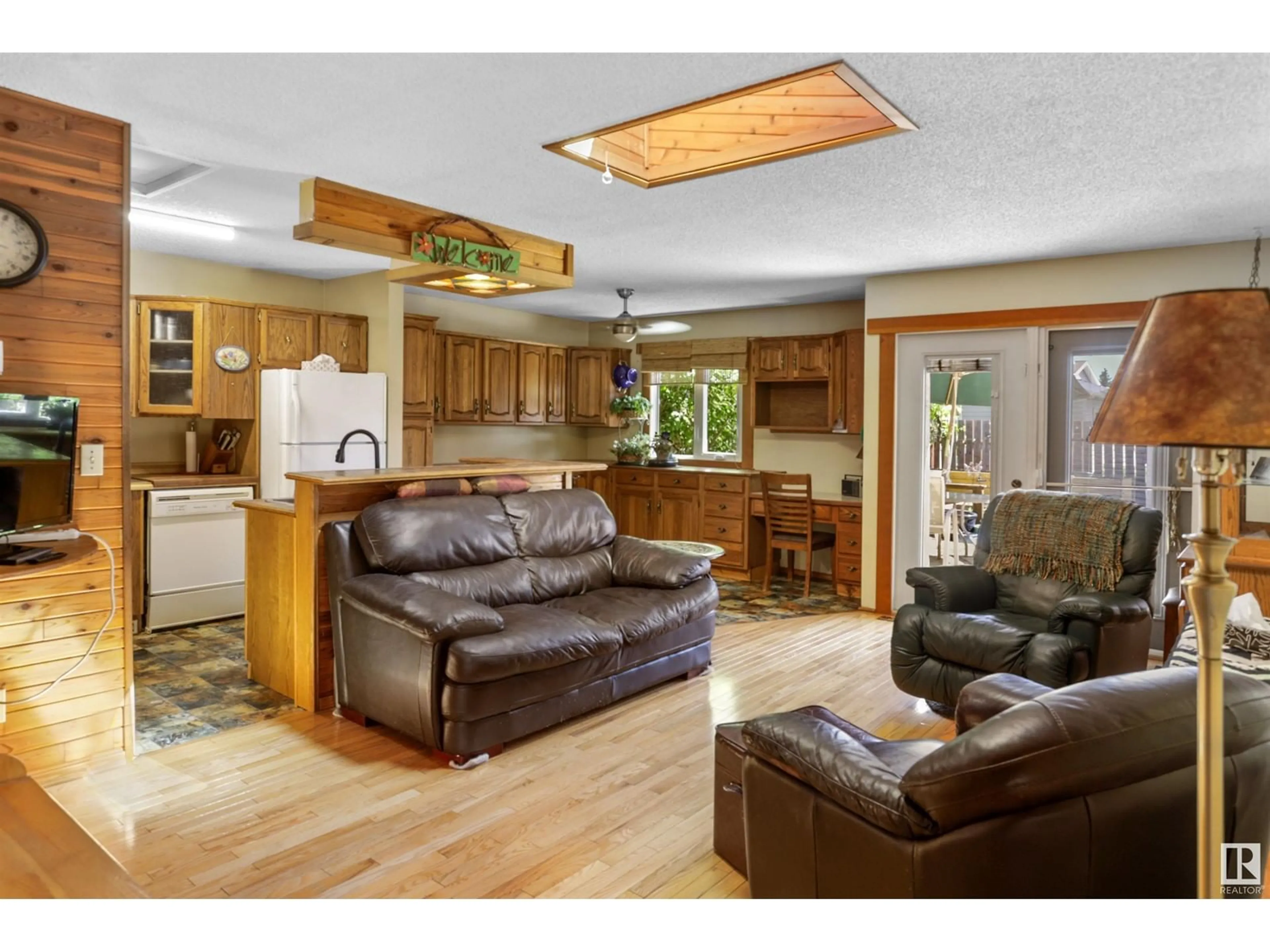 Open concept kitchen, wood/laminate floor for 52 CHUNGO DR, Devon Alberta T9G1M7