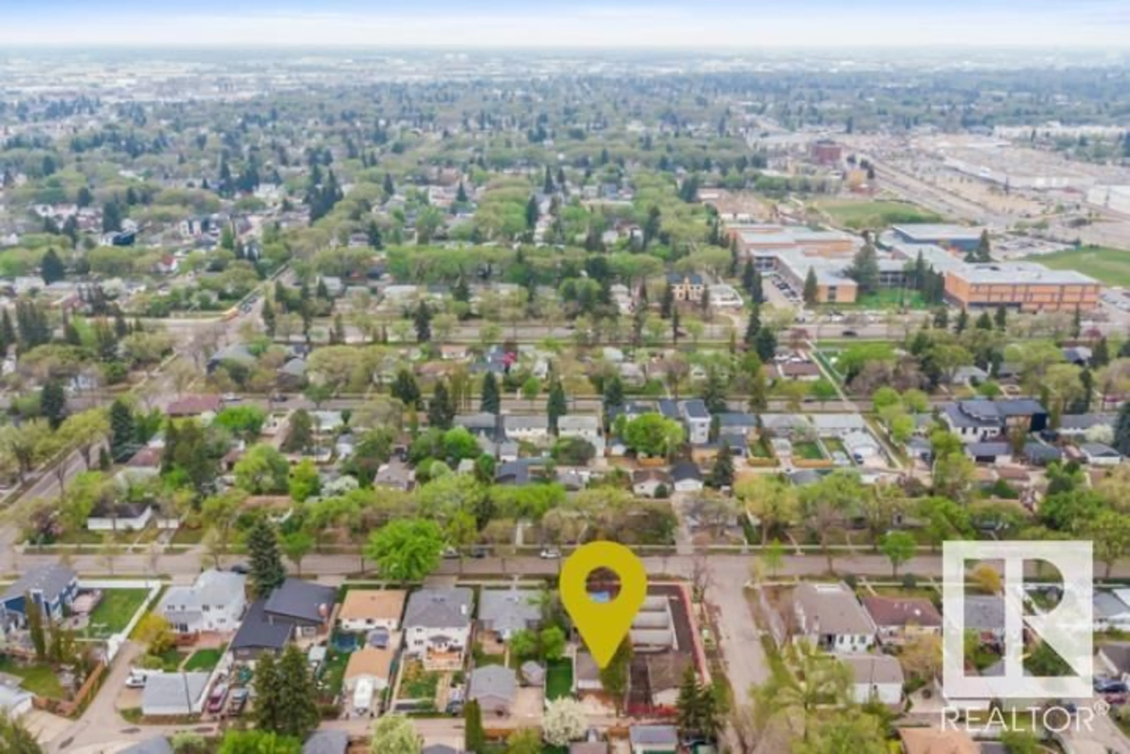 A pic from outside/outdoor area/front of a property/back of a property/a pic from drone, street for 7924 92 AV, Edmonton Alberta T6C1R7