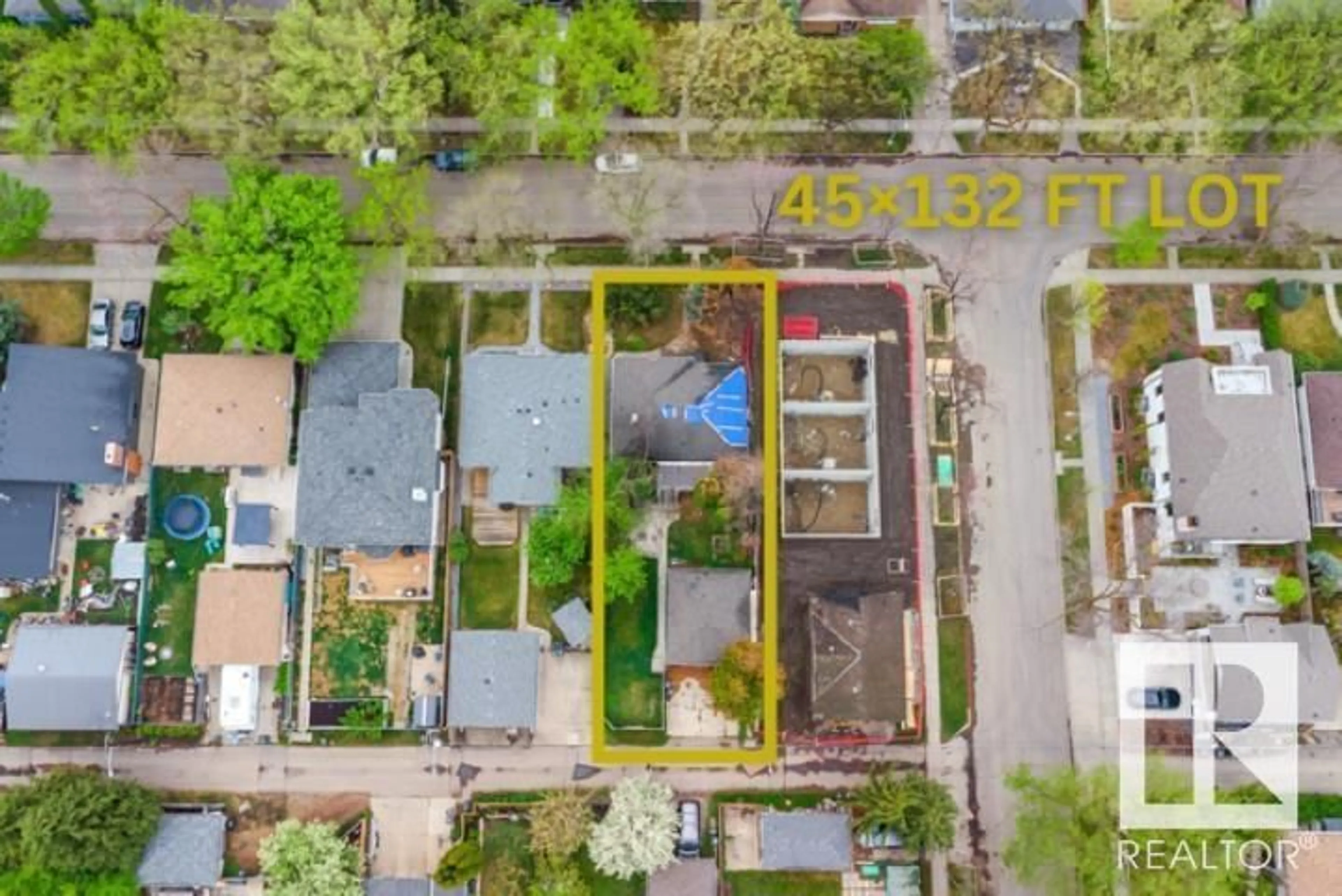 A pic from outside/outdoor area/front of a property/back of a property/a pic from drone, street for 7924 92 AV, Edmonton Alberta T6C1R7