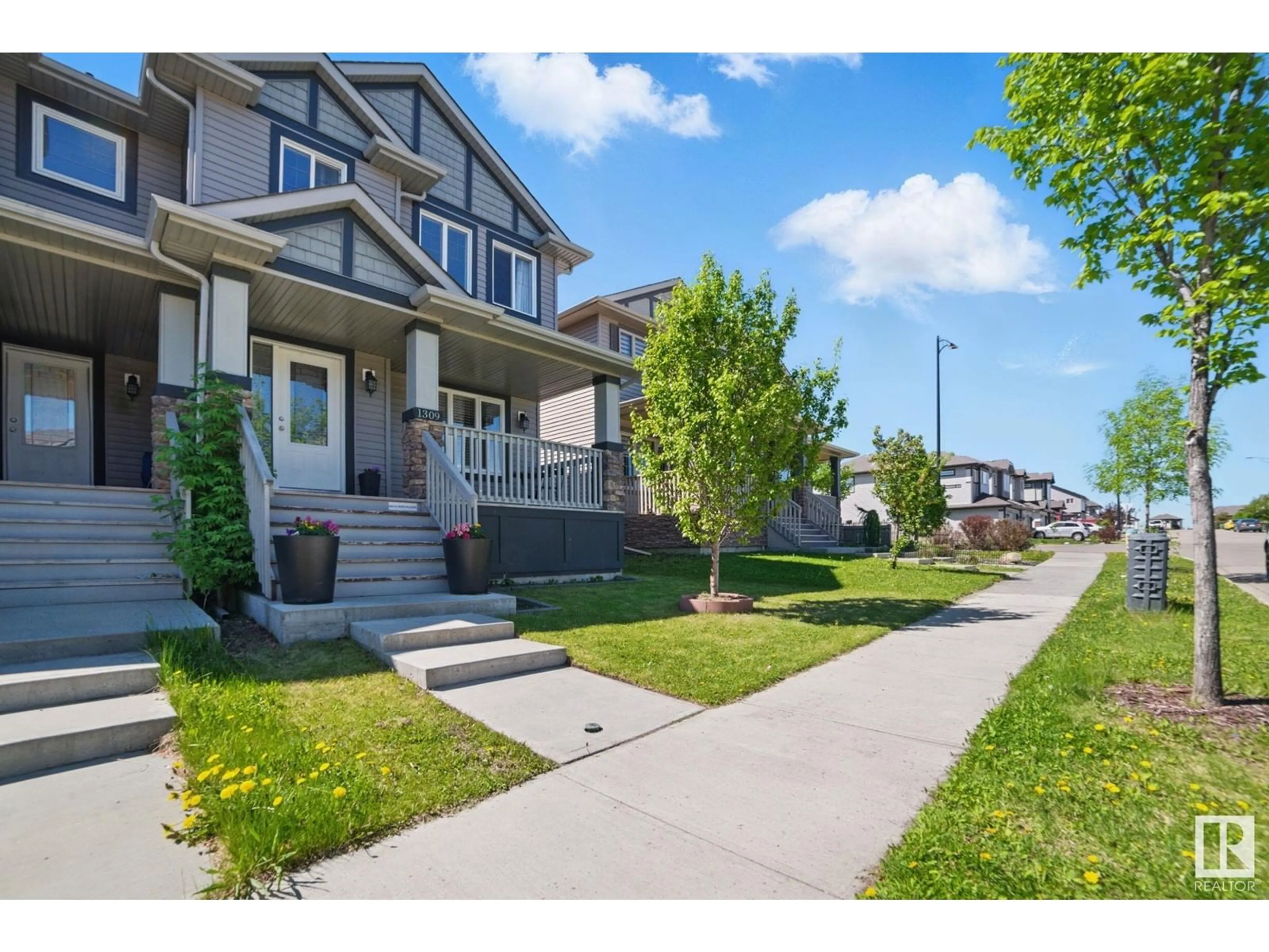 A pic from outside/outdoor area/front of a property/back of a property/a pic from drone, street for NW - 1309 30 AV, Edmonton Alberta T6T0V7