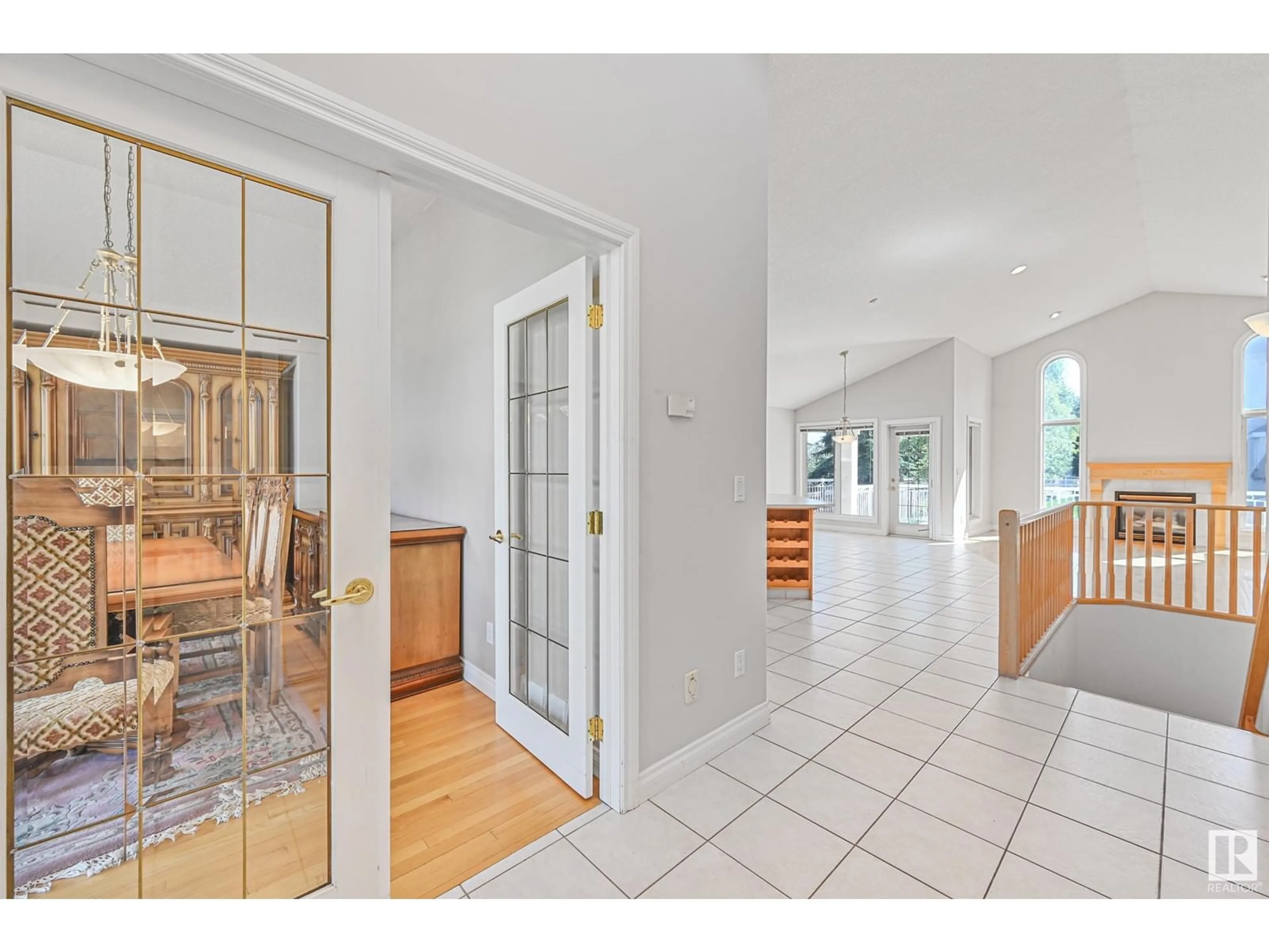 Indoor foyer for 189 KULAWY DR, Edmonton Alberta T6L7E4