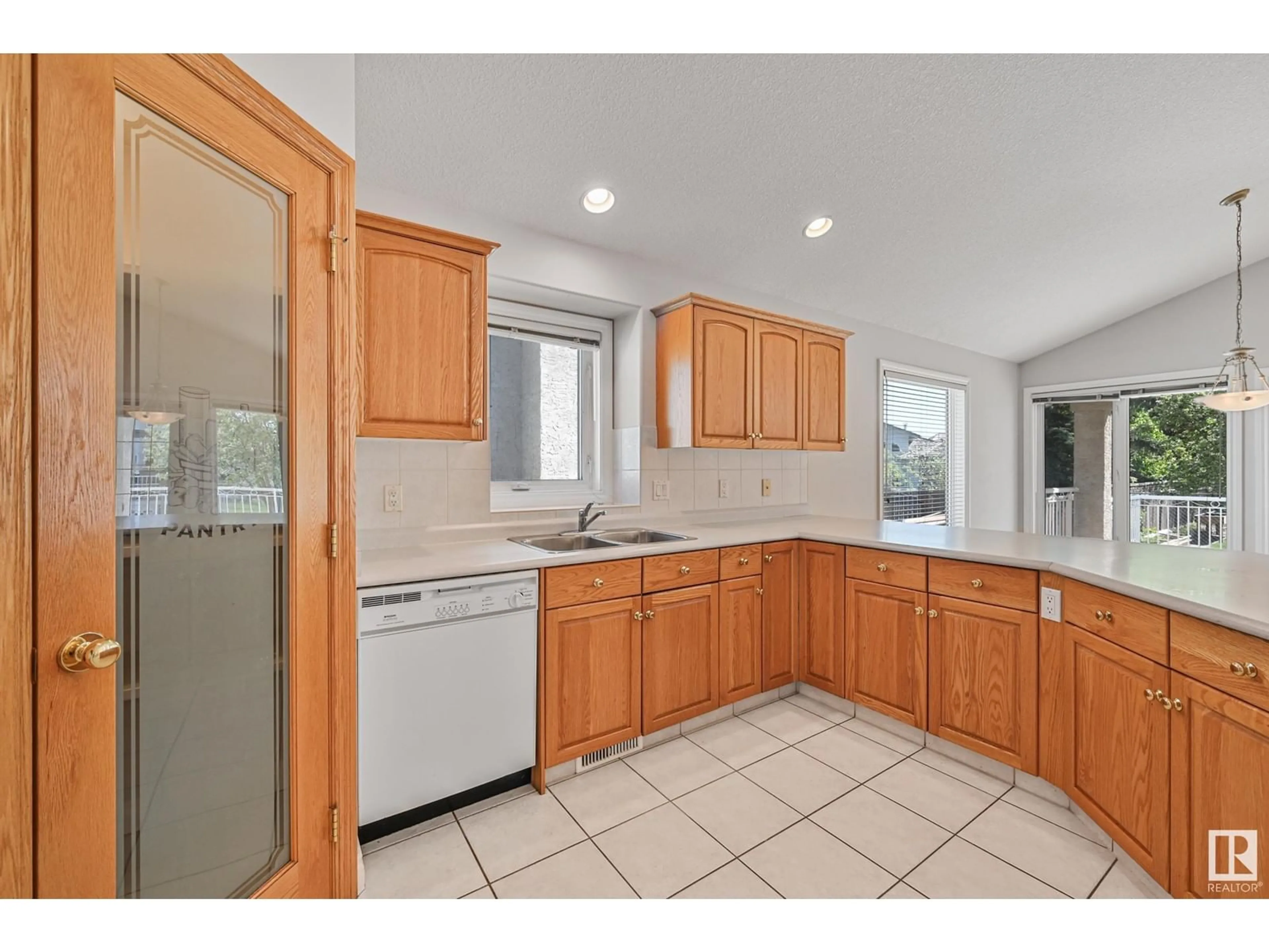 Standard kitchen, ceramic/tile floor for 189 KULAWY DR, Edmonton Alberta T6L7E4
