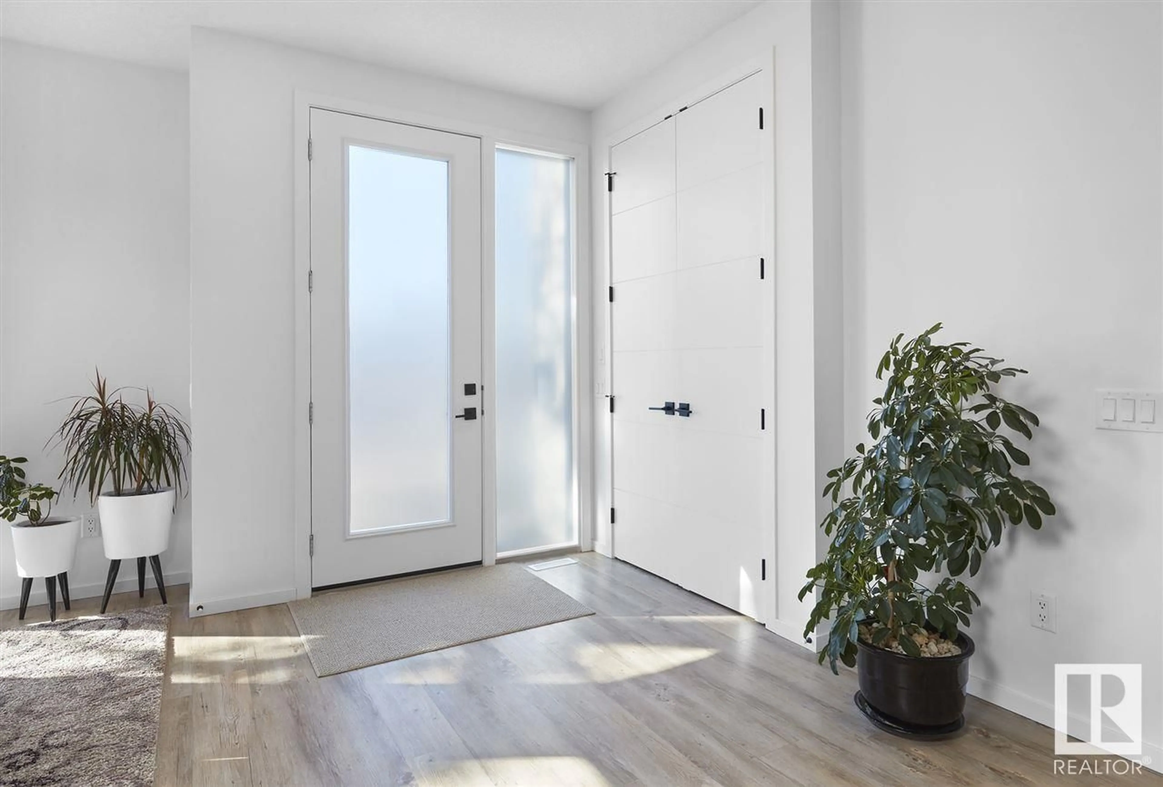 Indoor entryway for NW - 11530 71 AV, Edmonton Alberta T6G0A7