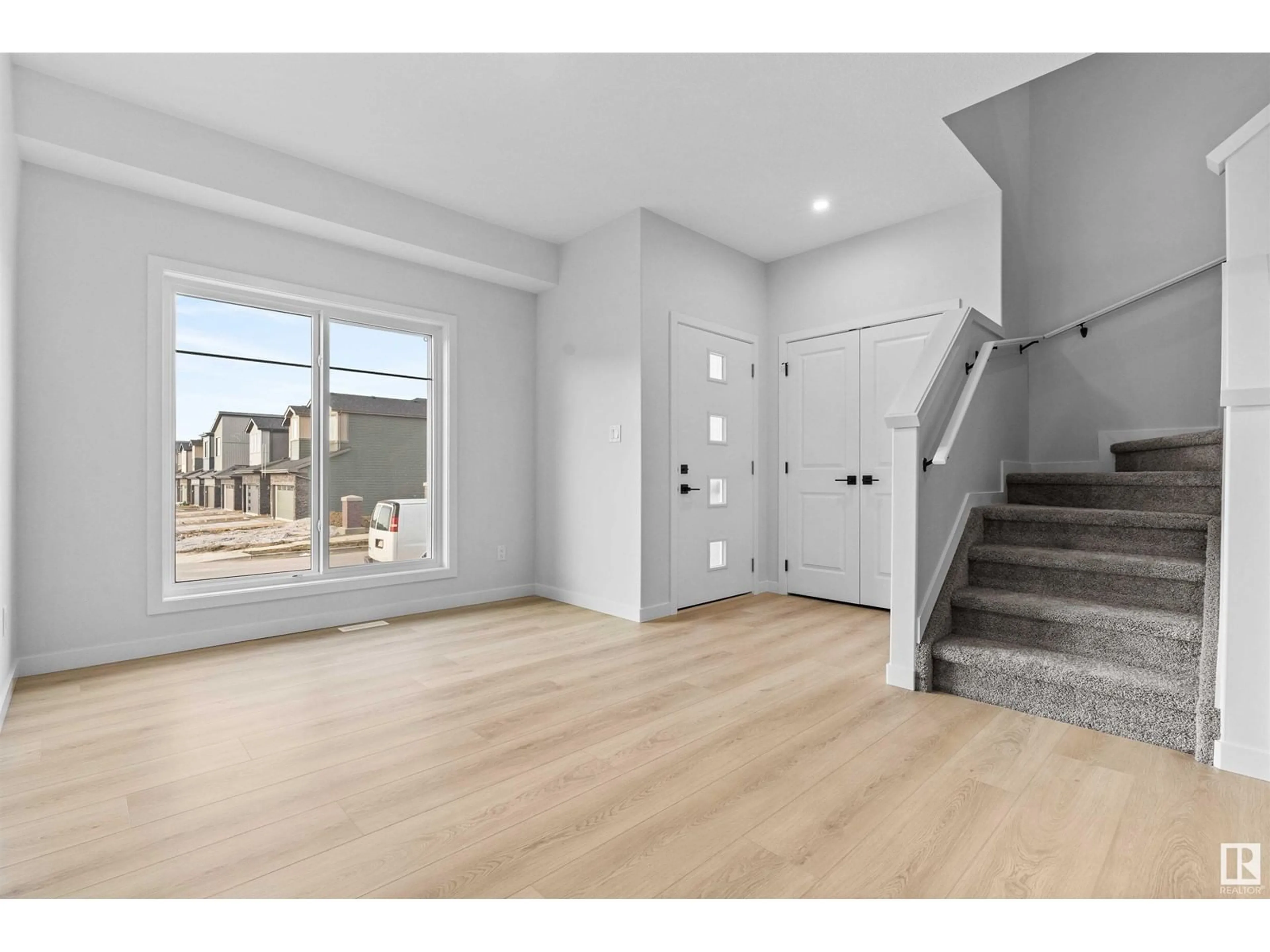 Indoor entryway for 6373 KING WD, Edmonton Alberta T6W5J3
