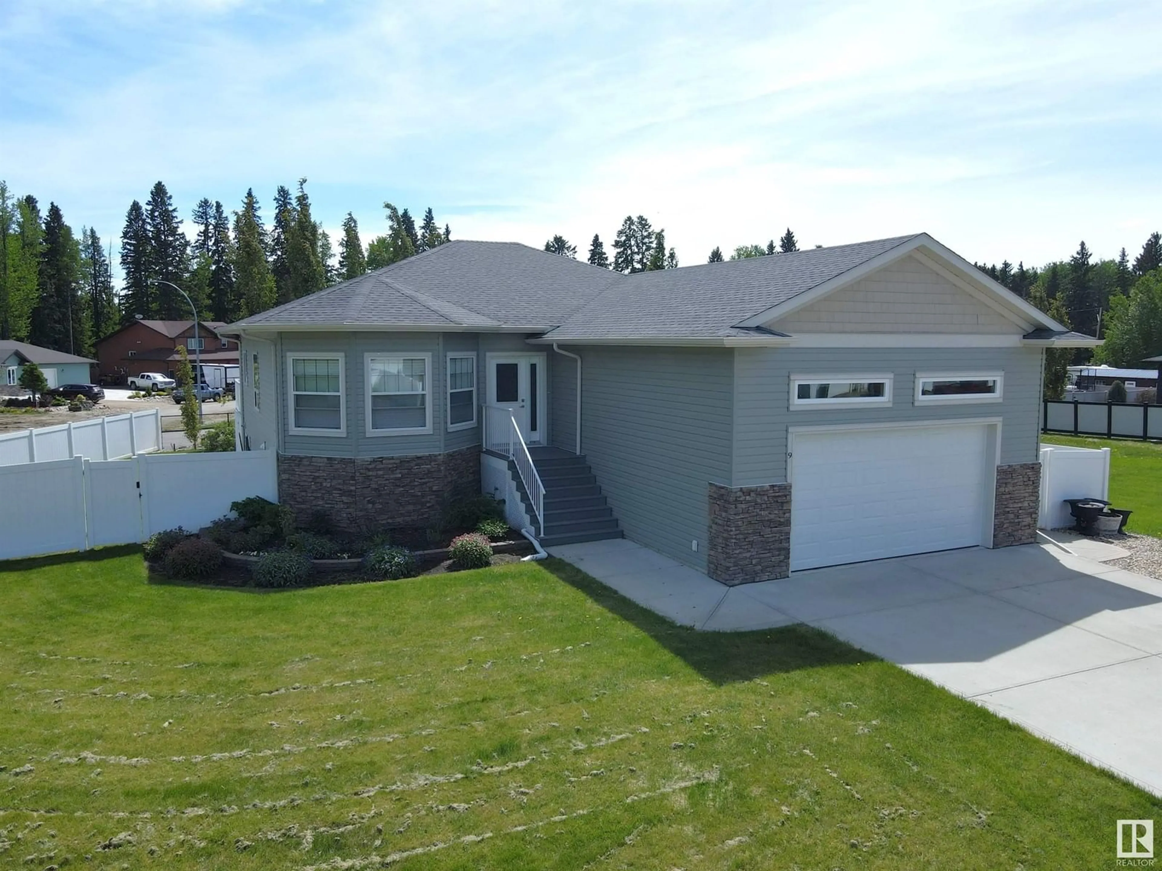 Home with vinyl exterior material, street for 9 FRASER DR, Breton Alberta T0C0P0