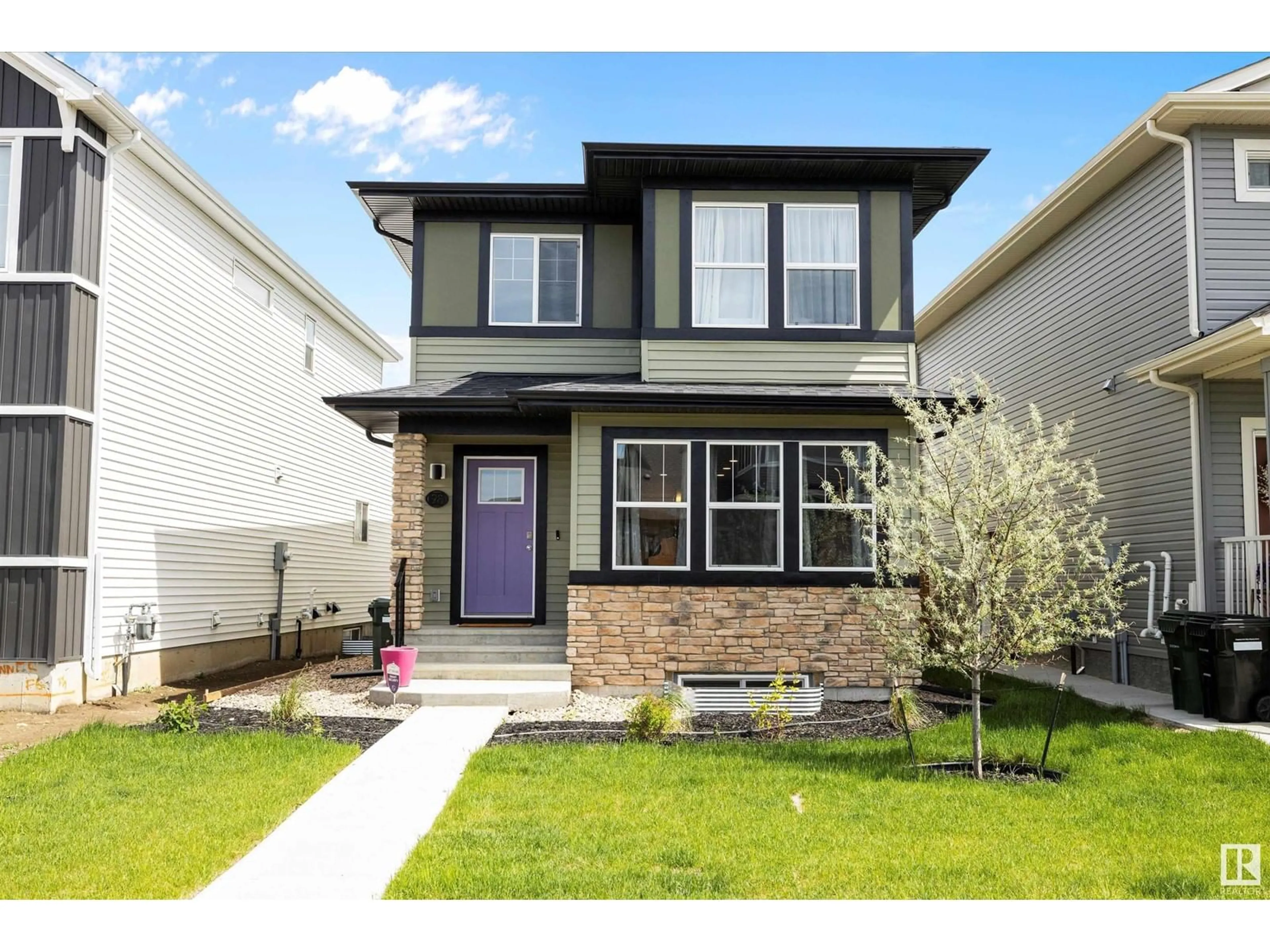 Home with vinyl exterior material, street for 98 PENN PL, Spruce Grove Alberta T7Z2W7