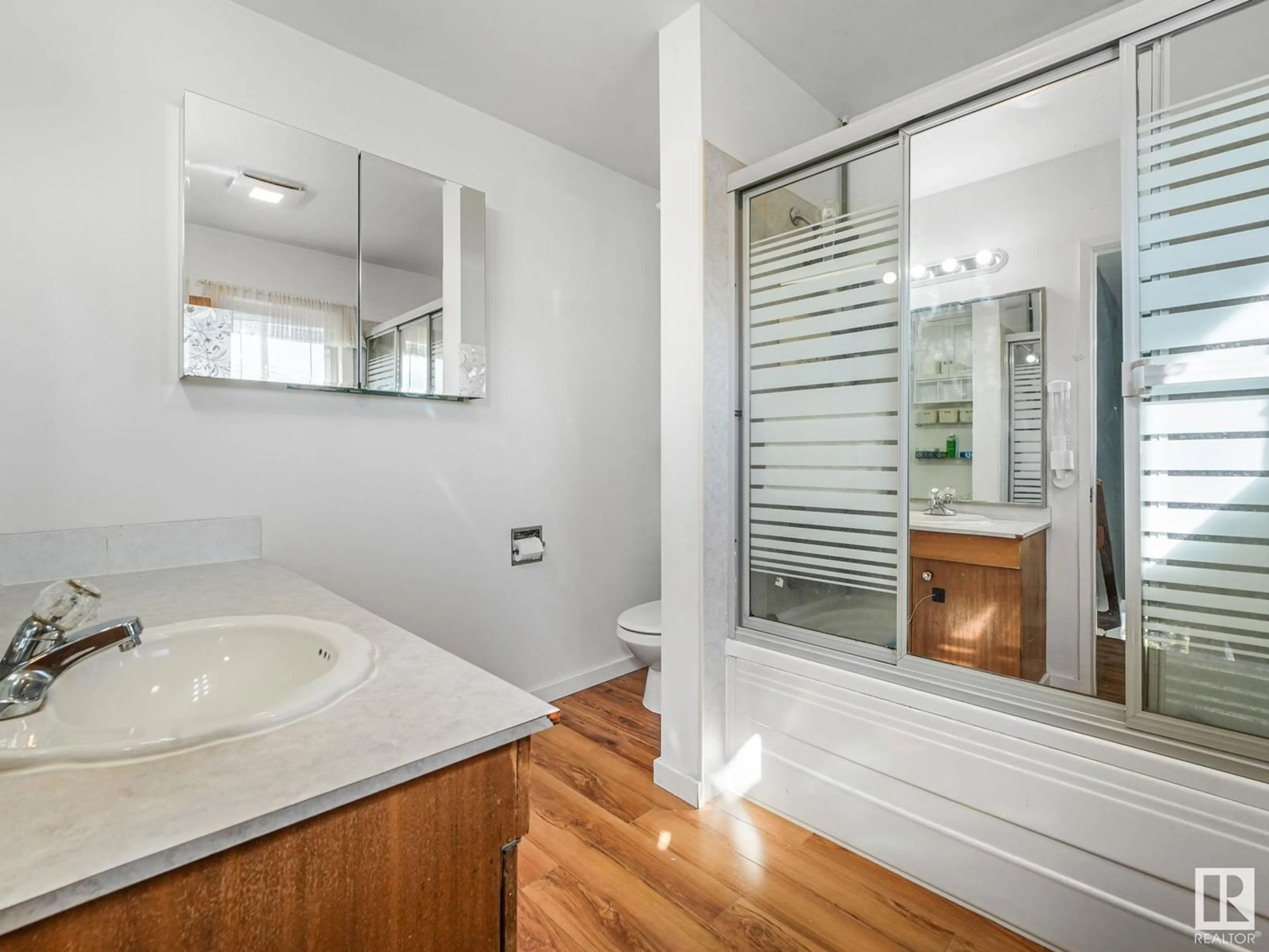 Standard bathroom, unknown for 16804 93A AV, Edmonton Alberta T5R5K3