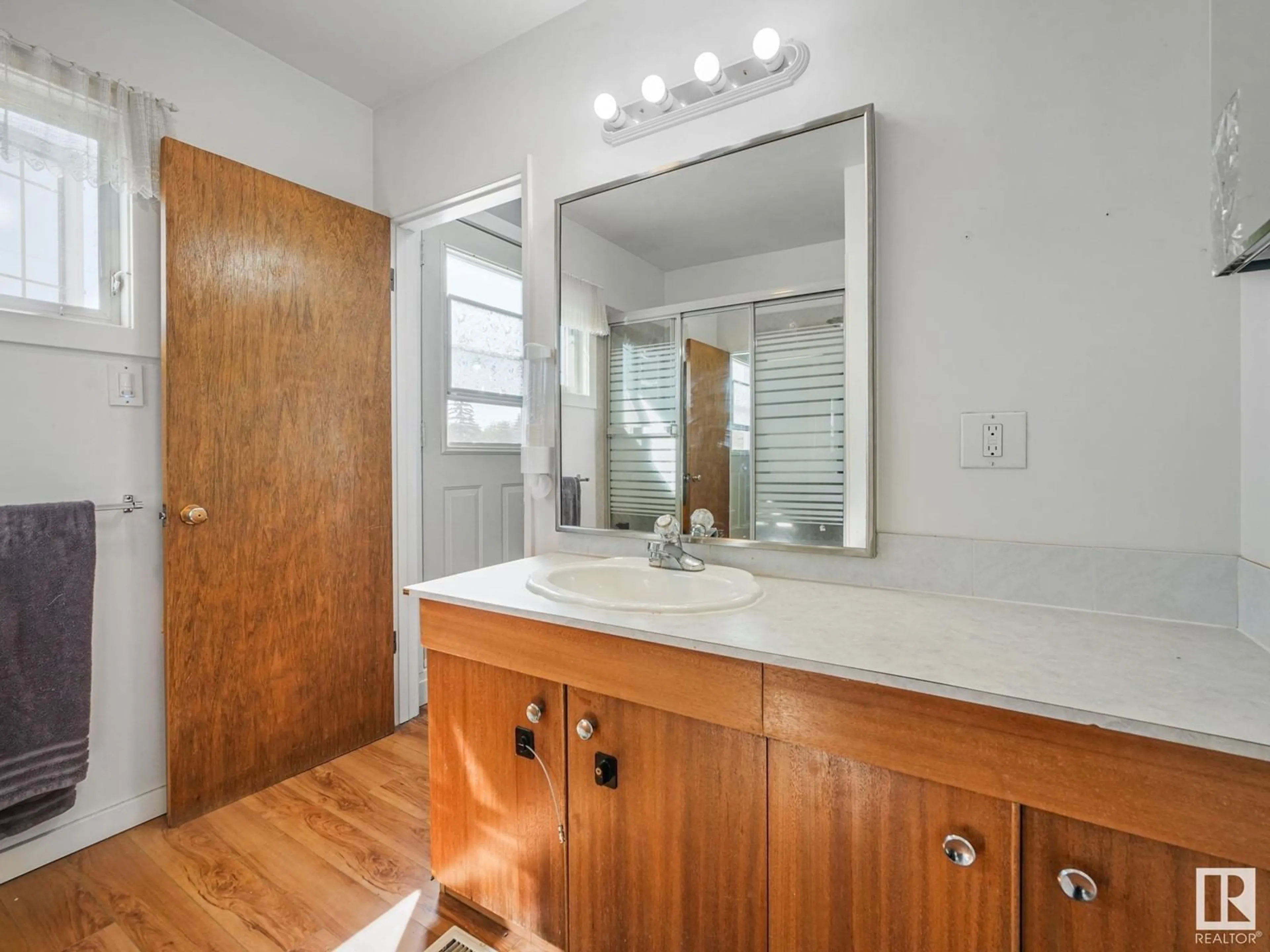 Standard bathroom, unknown for 16804 93A AV, Edmonton Alberta T5R5K3