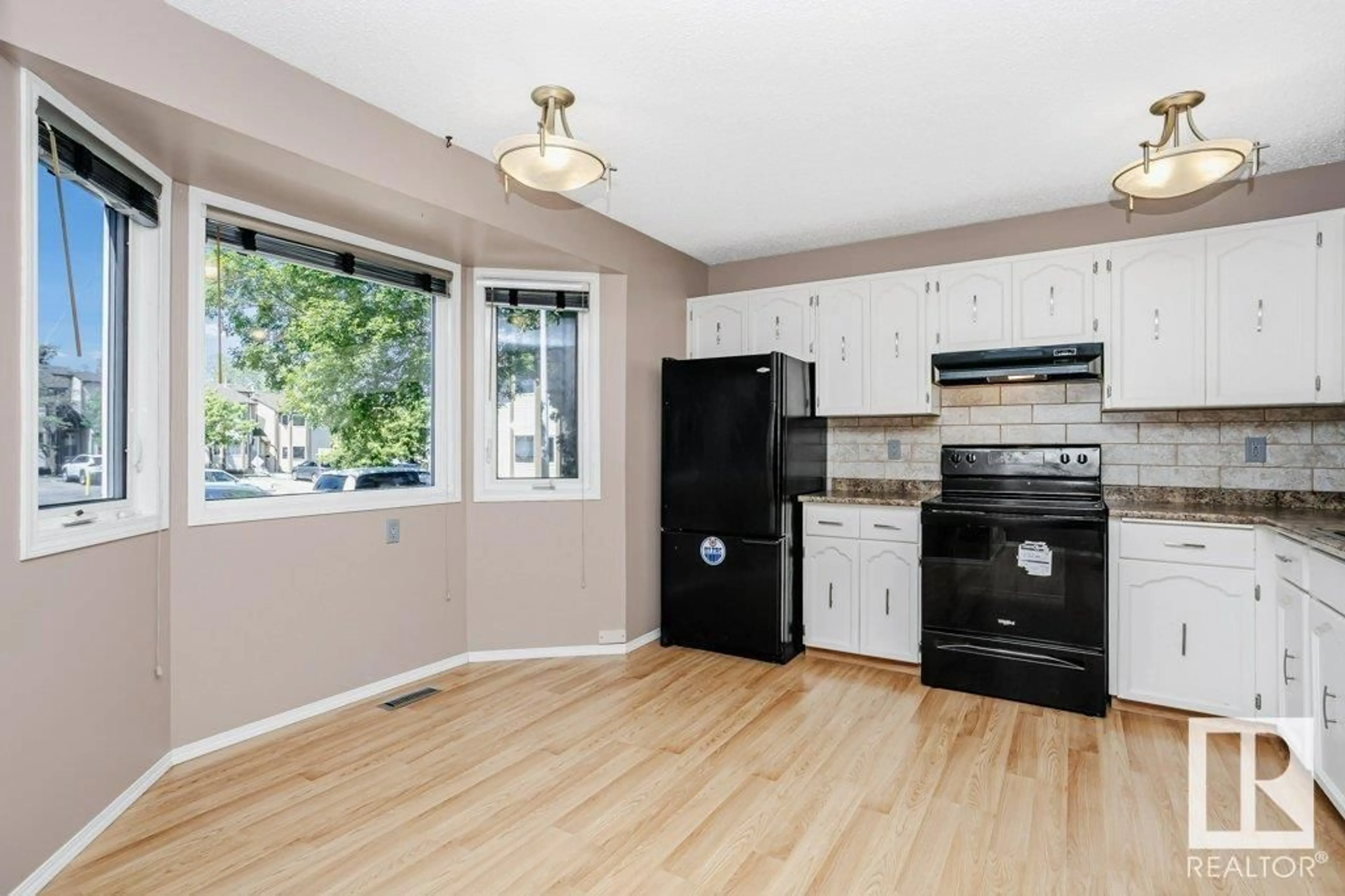 Standard kitchen, wood/laminate floor for 6119 38 AV, Edmonton Alberta T6L3Z5