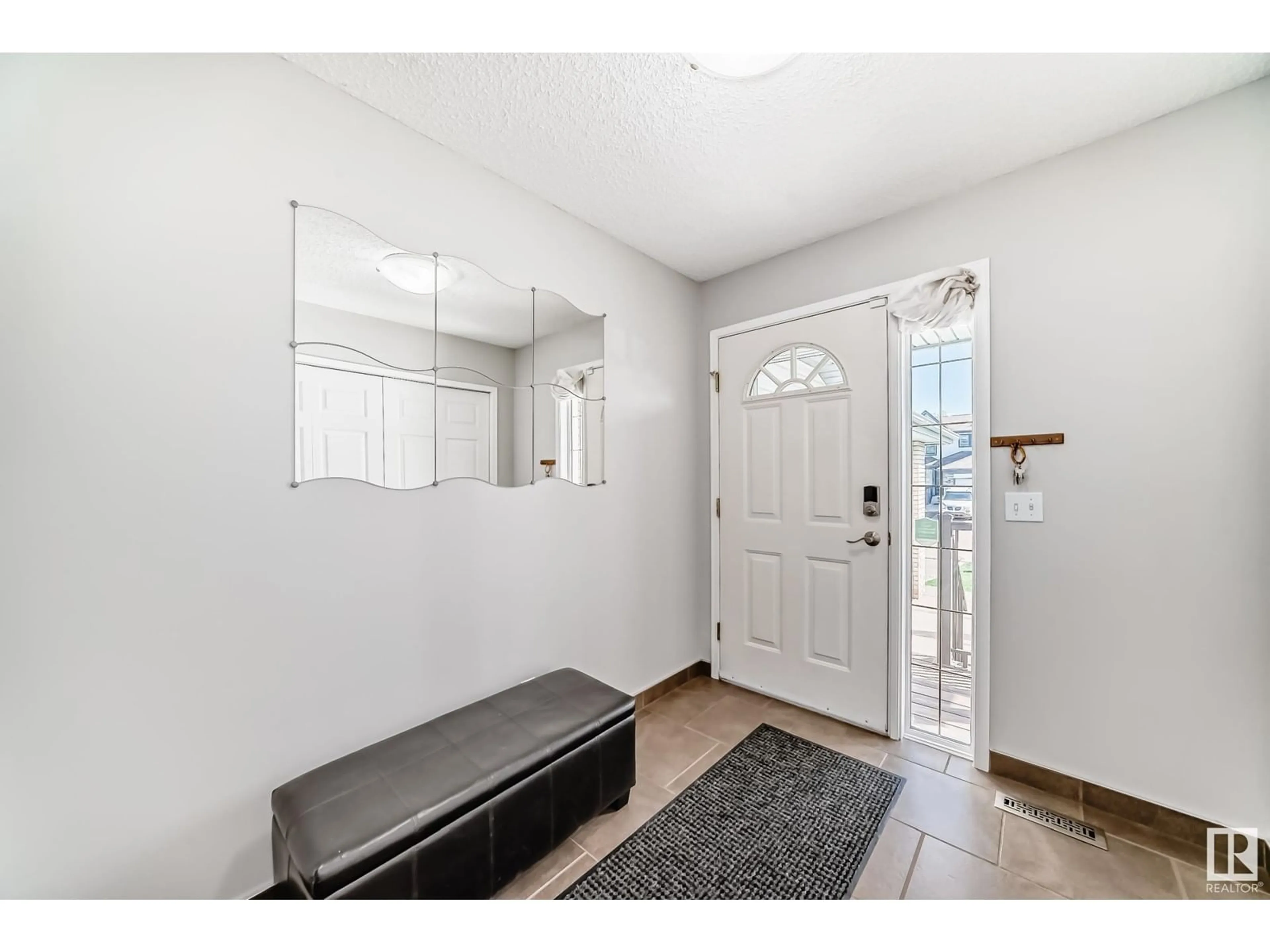 Indoor entryway for 2854 41 AV, Edmonton Alberta T6T1M4