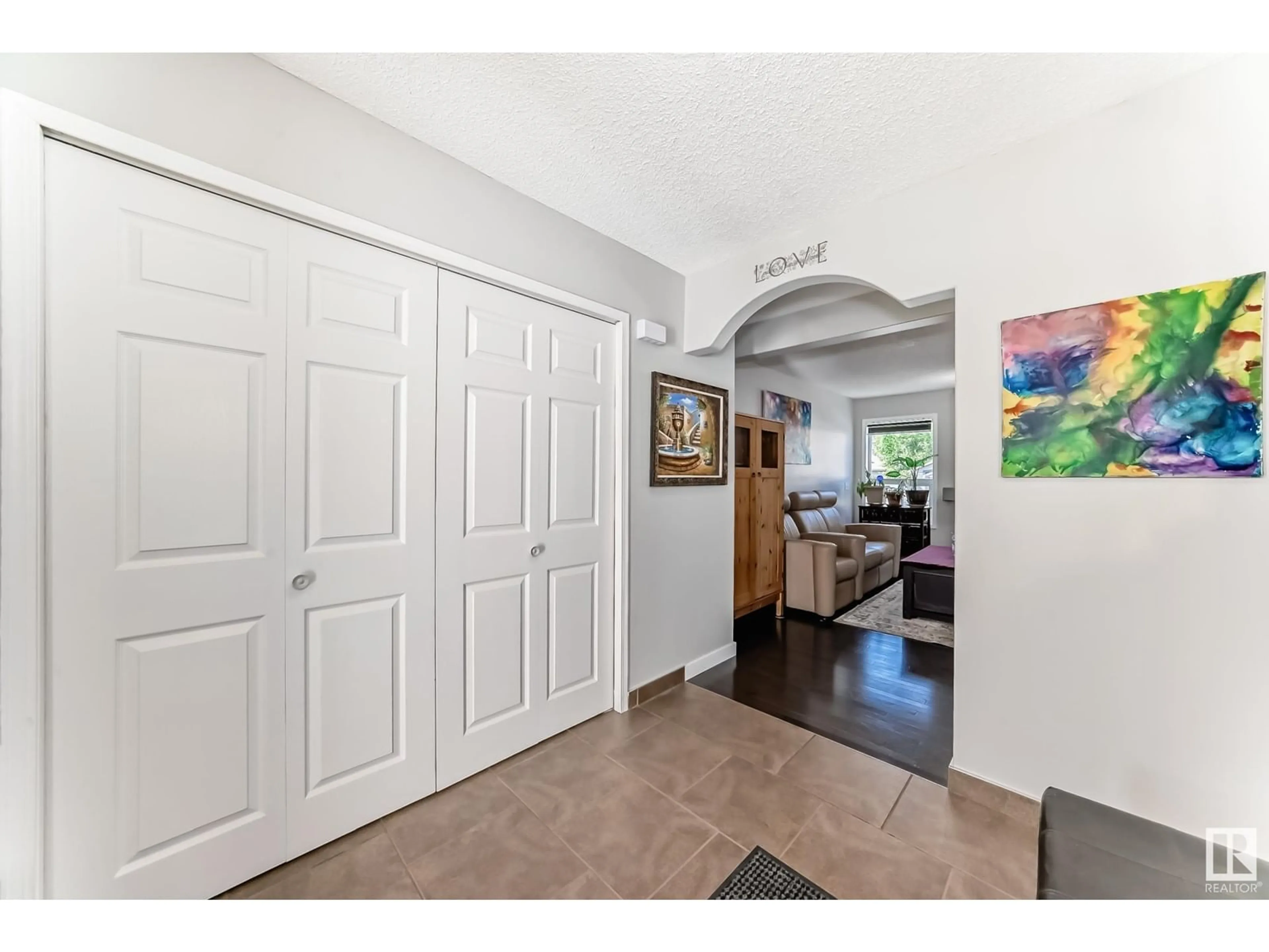 Indoor entryway for 2854 41 AV, Edmonton Alberta T6T1M4