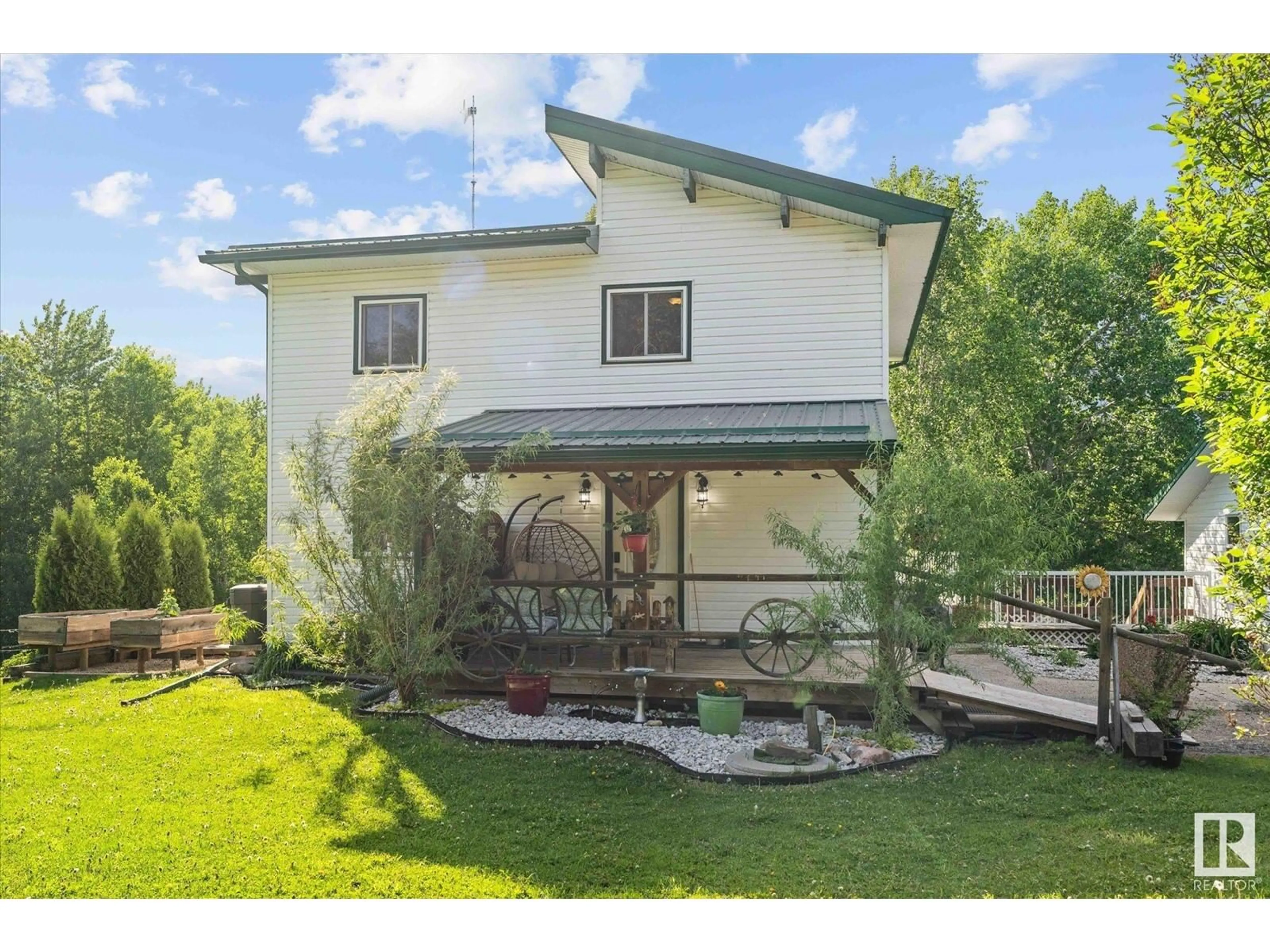 A pic from outside/outdoor area/front of a property/back of a property/a pic from drone, unknown for 52510 - 23 RGE ROAD 25, Rural Parkland County Alberta T0E0H0