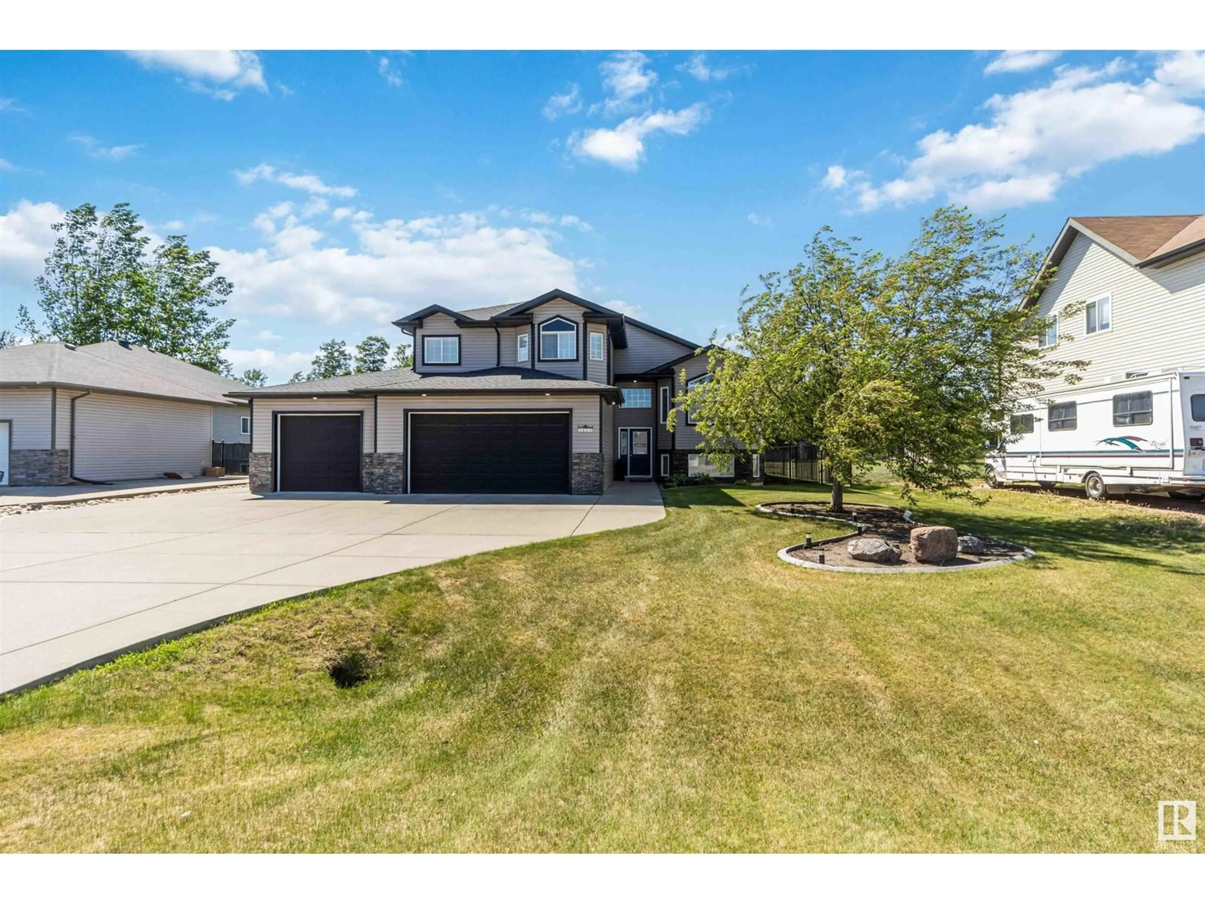 A pic from outside/outdoor area/front of a property/back of a property/a pic from drone, unknown for 3626 47 ST, Gibbons Alberta T0A1N0