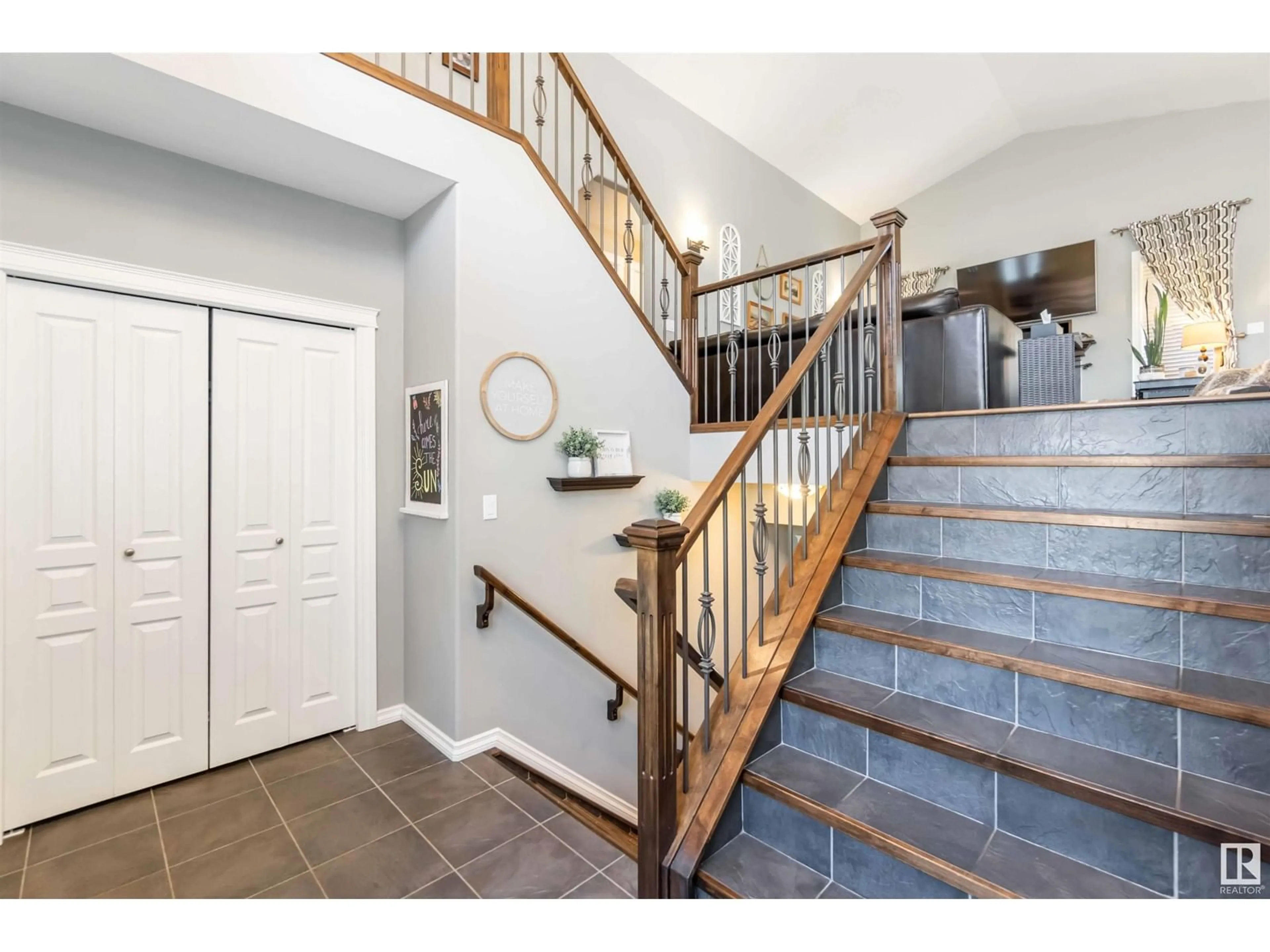 Indoor entryway for 3626 47 ST, Gibbons Alberta T0A1N0