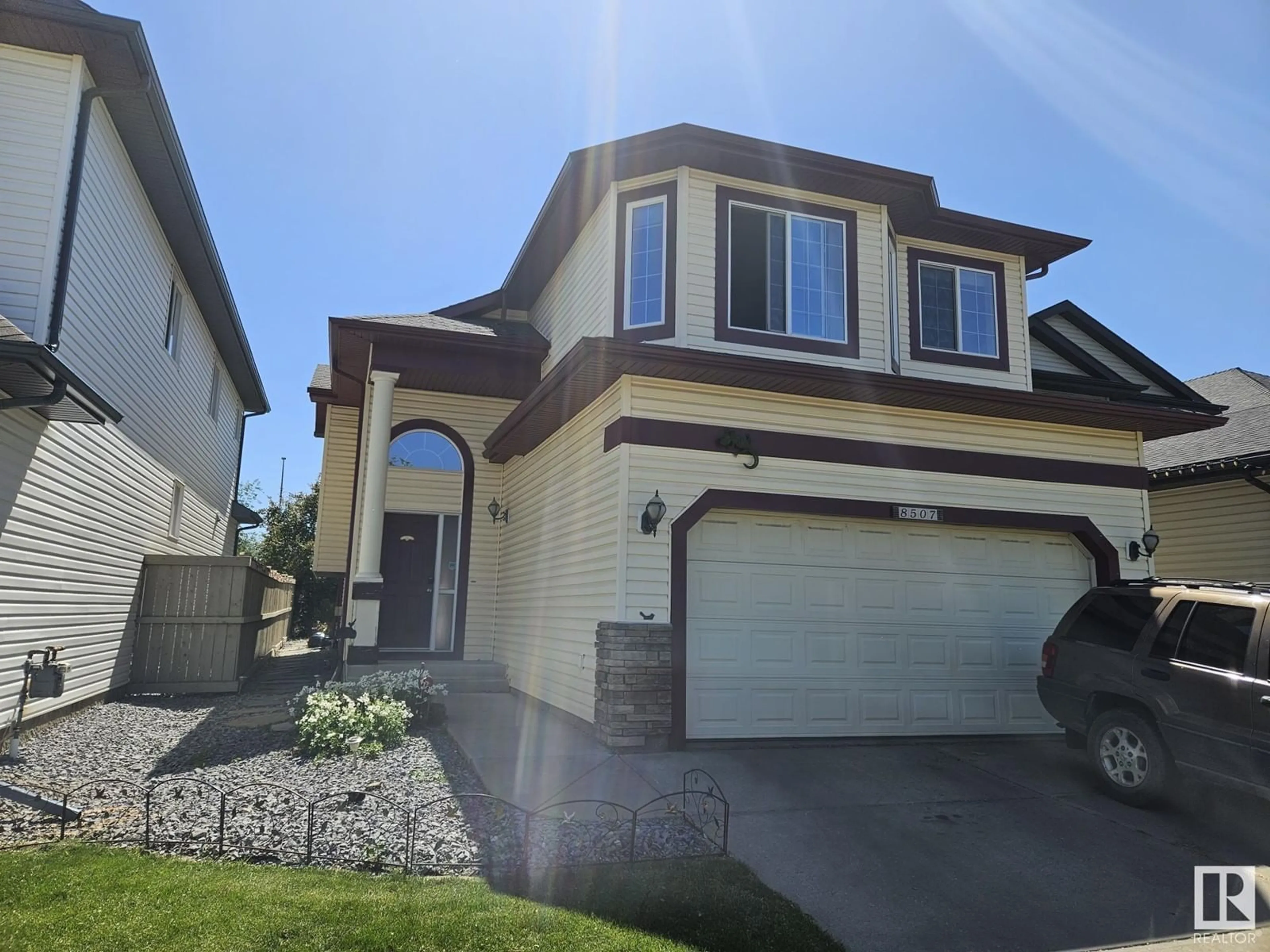 Home with vinyl exterior material, street for 8507 8 AV, Edmonton Alberta T6X1J3
