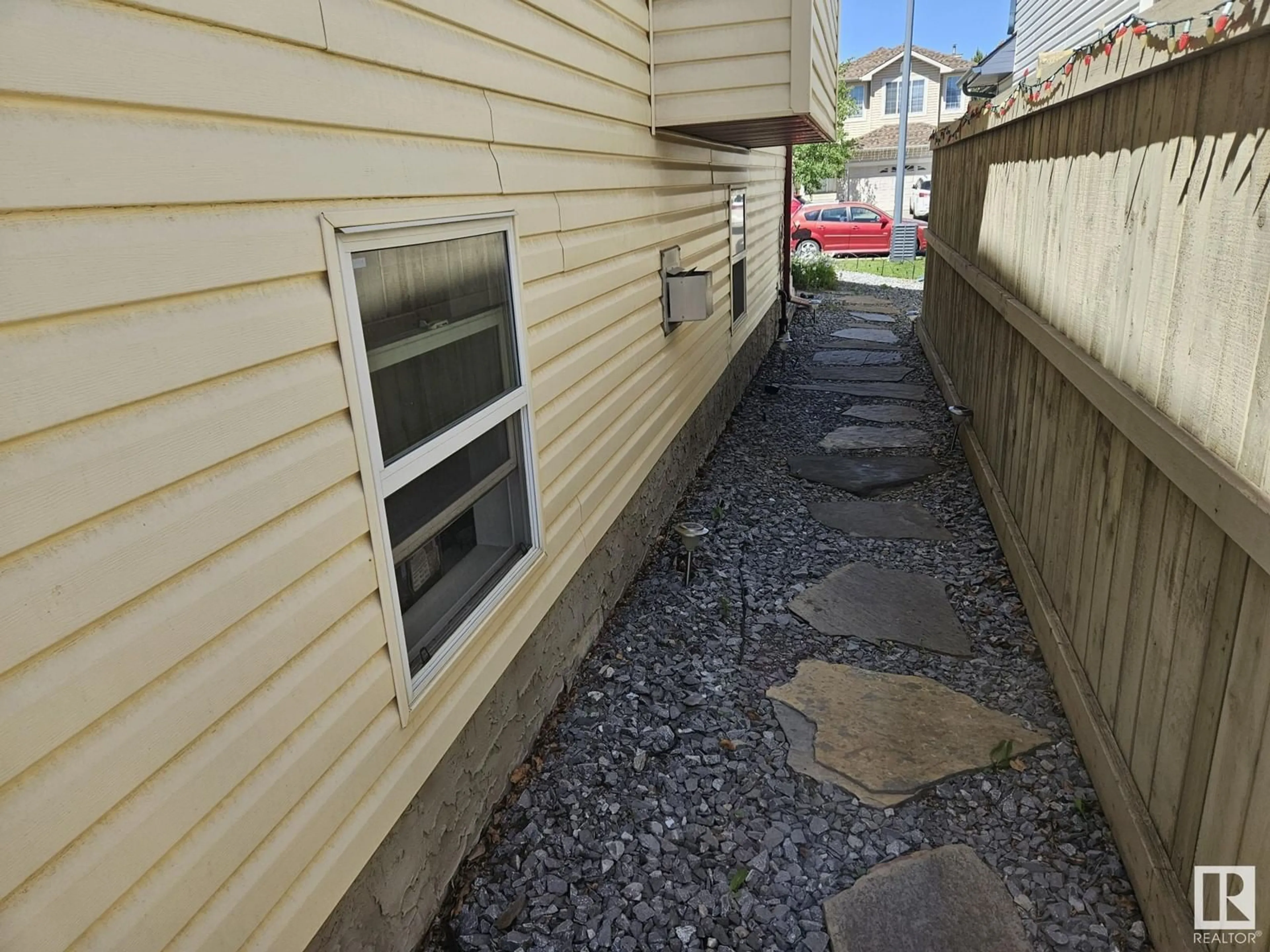 Patio, street for 8507 8 AV, Edmonton Alberta T6X1J3