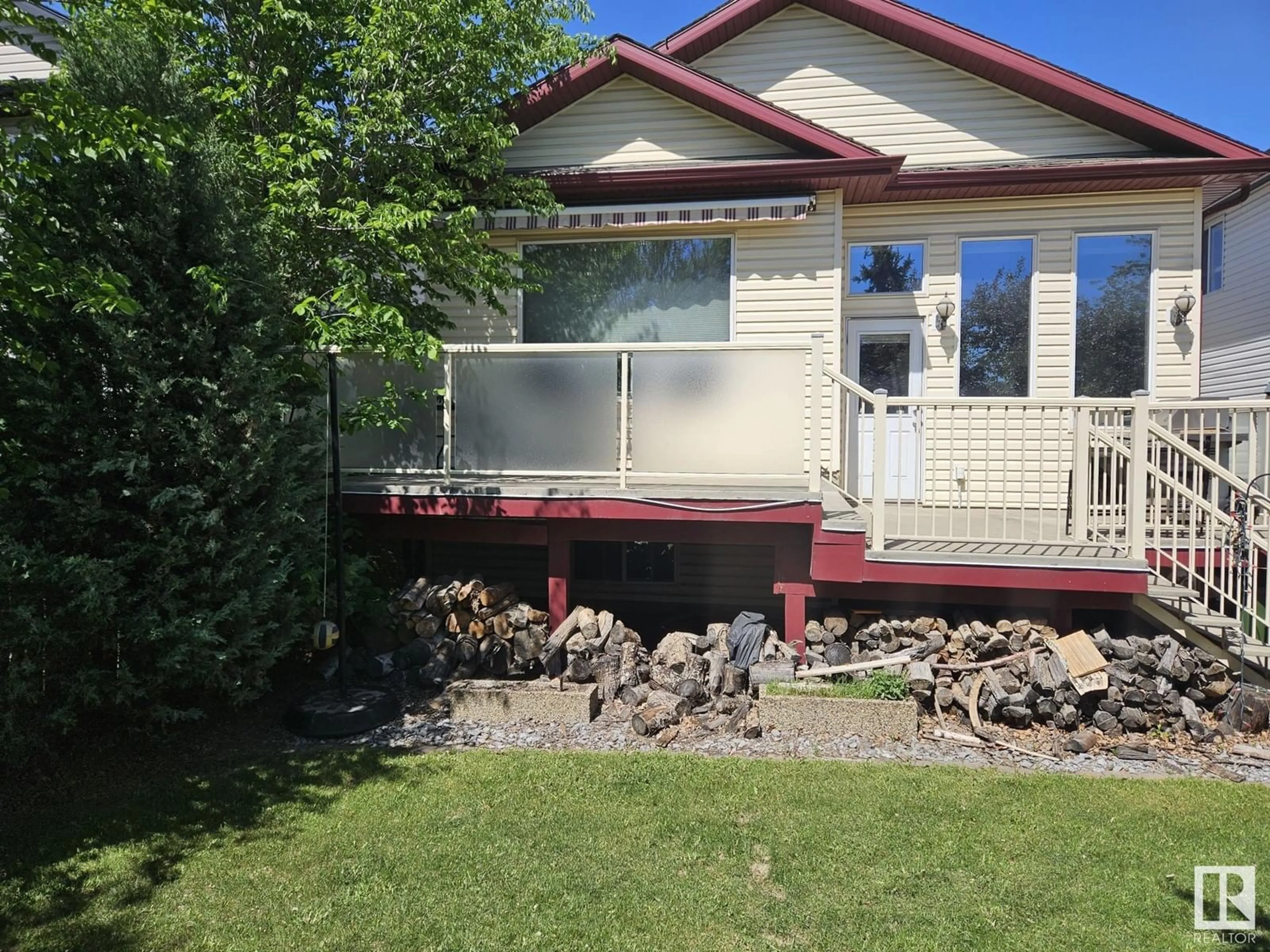 A pic from outside/outdoor area/front of a property/back of a property/a pic from drone, unknown for 8507 8 AV, Edmonton Alberta T6X1J3