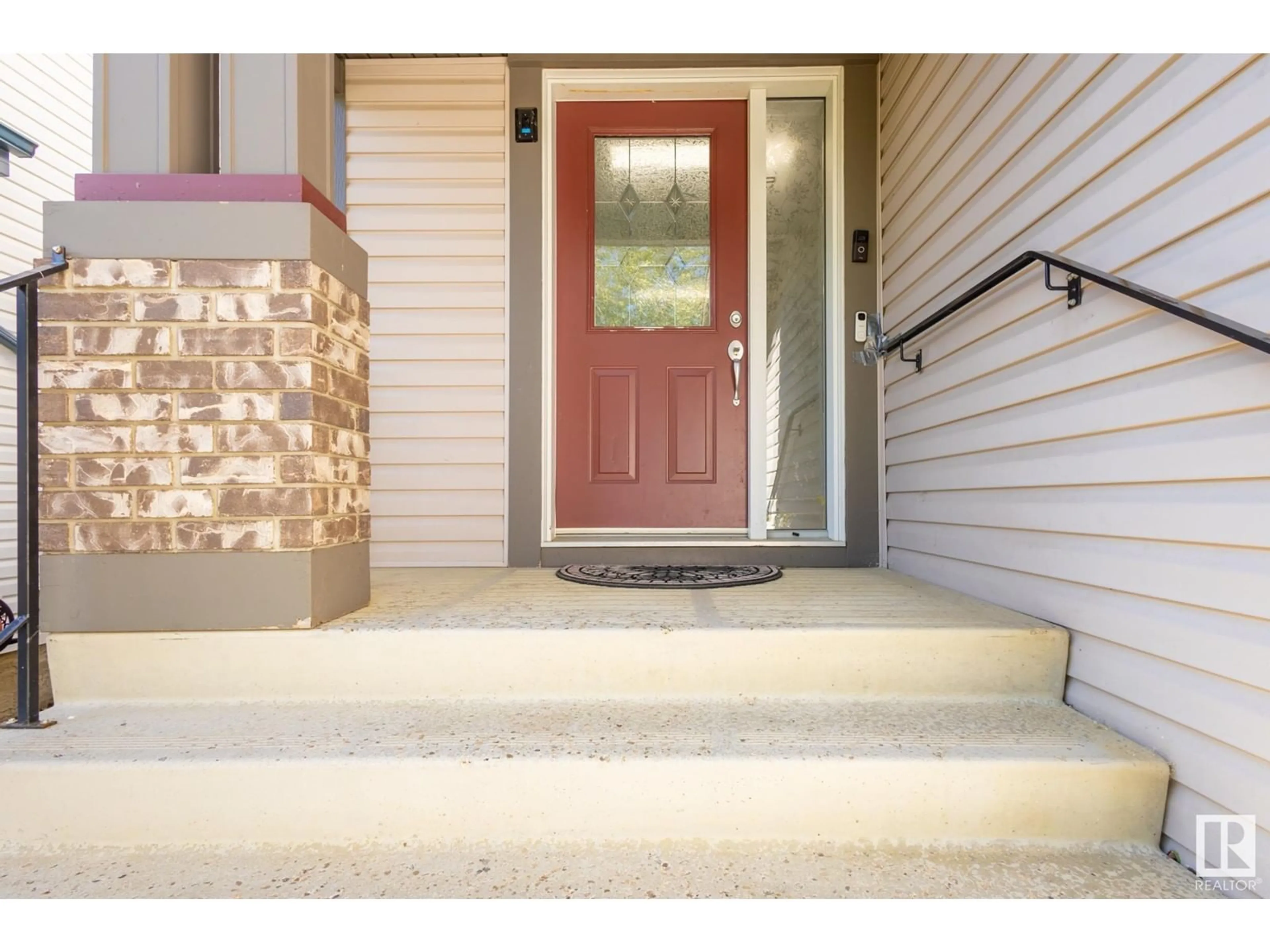Indoor entryway for 341 CALDERON CR, Edmonton Alberta T6V1R4