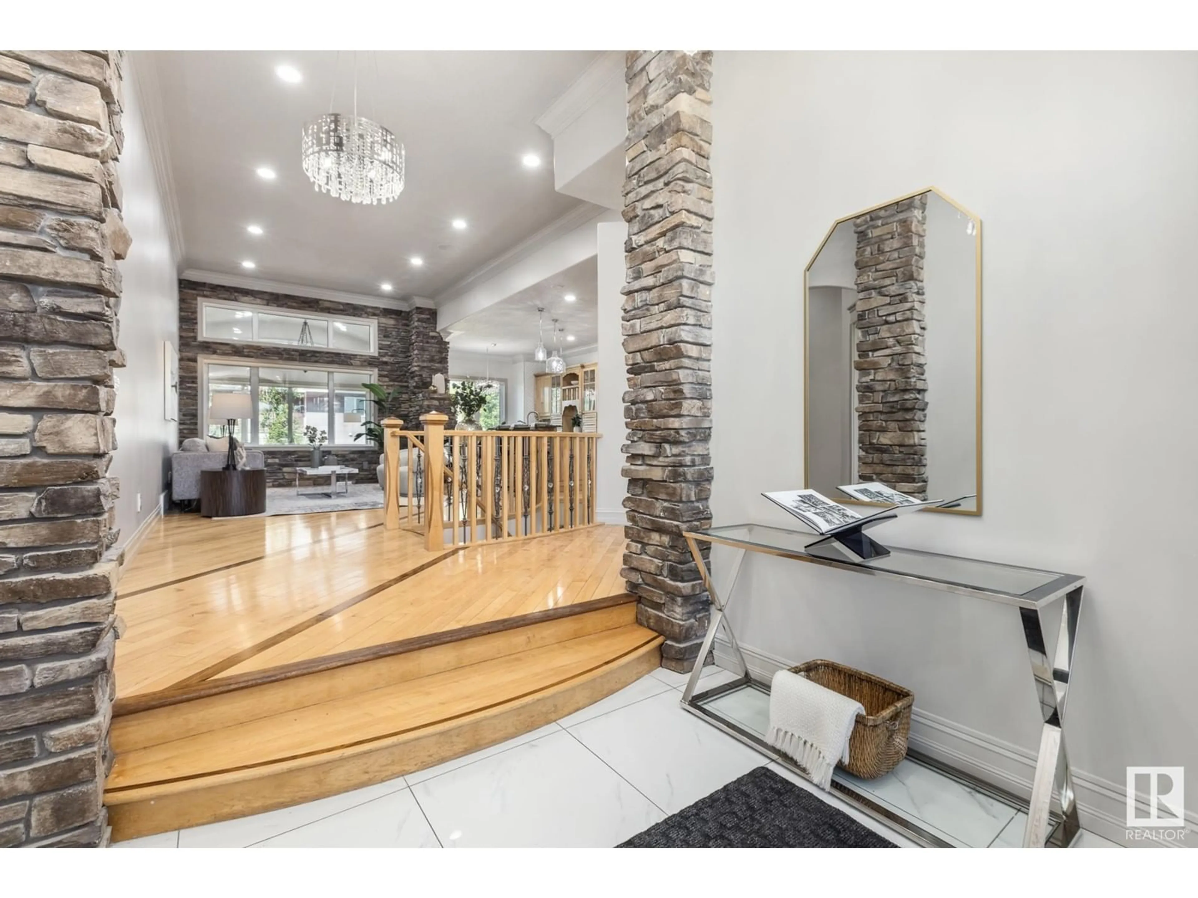Indoor foyer for 264 KINGSWOOD BV, St. Albert Alberta T8N1B9