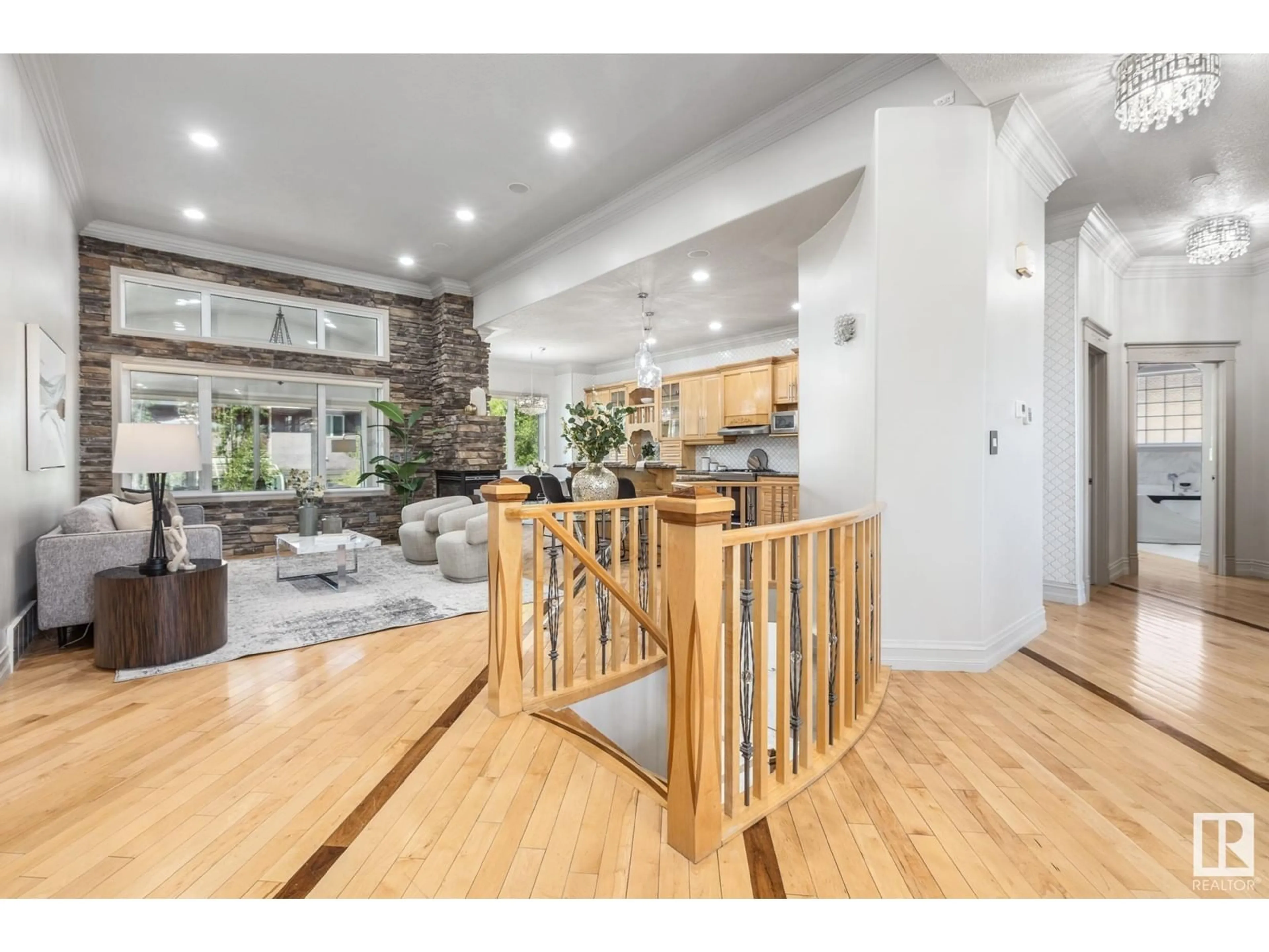 Open concept kitchen, wood/laminate floor for 264 KINGSWOOD BV, St. Albert Alberta T8N1B9