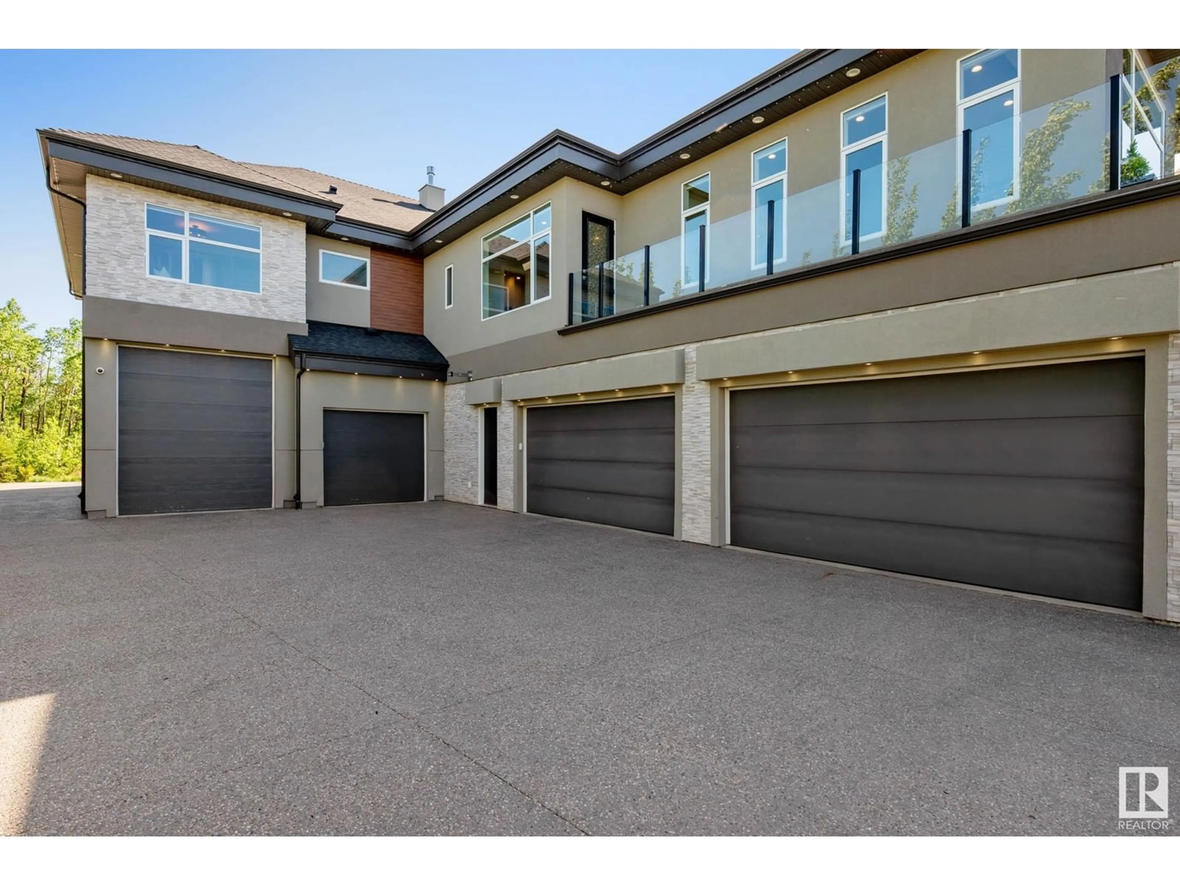 Indoor garage for 147 - 52367 RGE ROAD 223, Rural Strathcona County Alberta T8C1A8