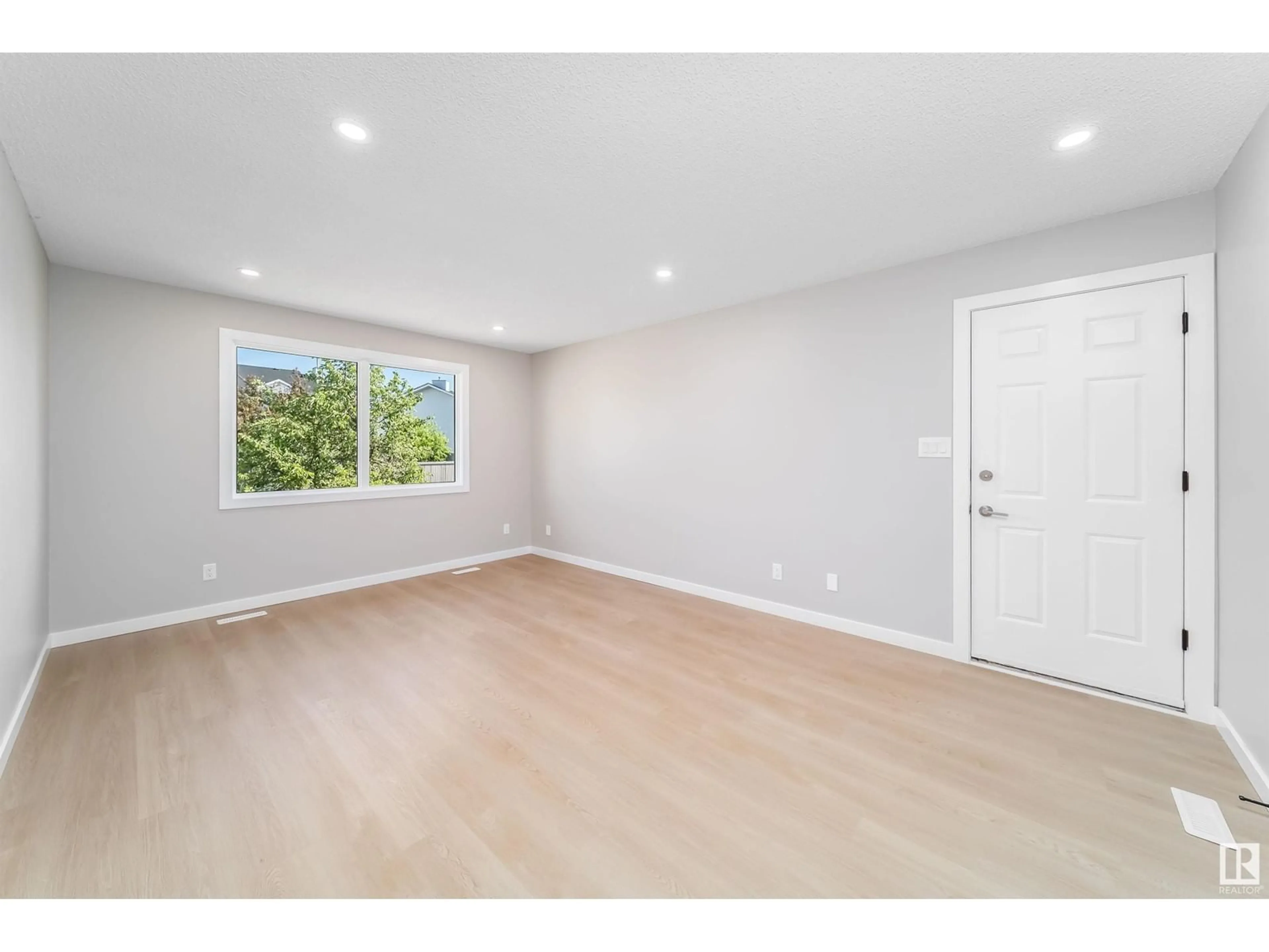 A pic of a room for 473 KIRKNESS RD, Edmonton Alberta T5Y2J1
